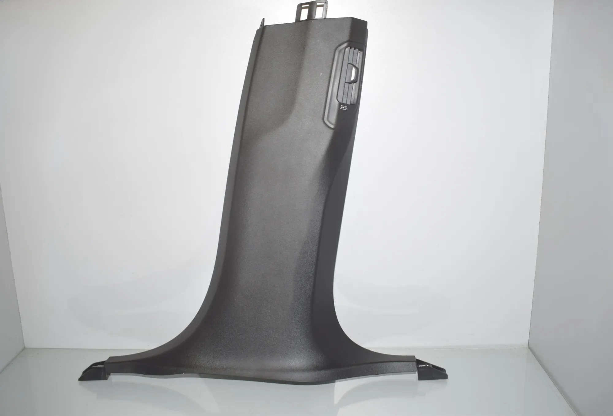 Front Left A Pillar Trim – OEM 4239737 · BMW X7 (G07) BMW X7 (G07) xDrive 30 d 2020