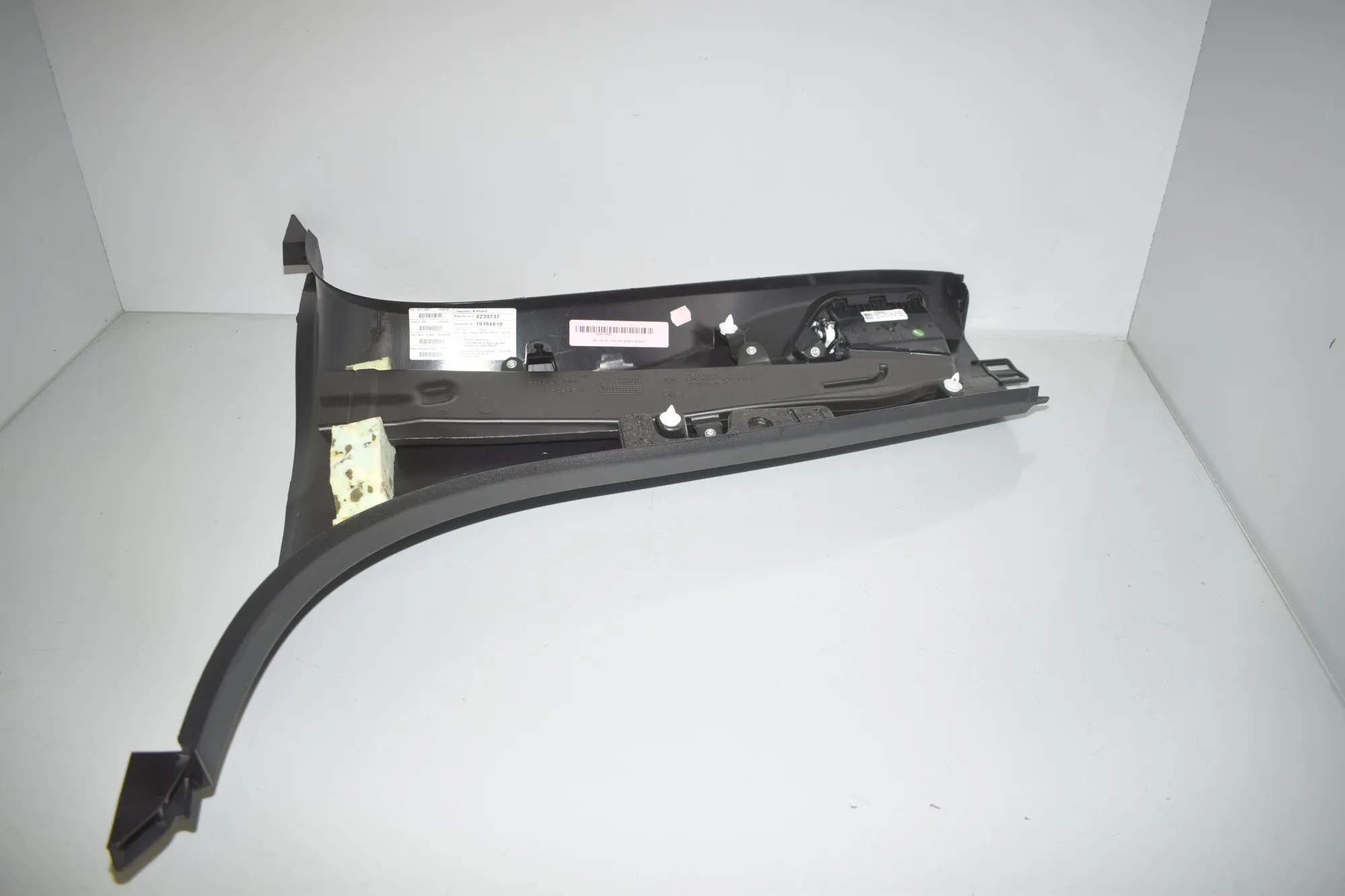Front Left A Pillar Trim – OEM 4239737 · BMW X7 (G07) BMW X7 (G07) xDrive 30 d 2020 – 3