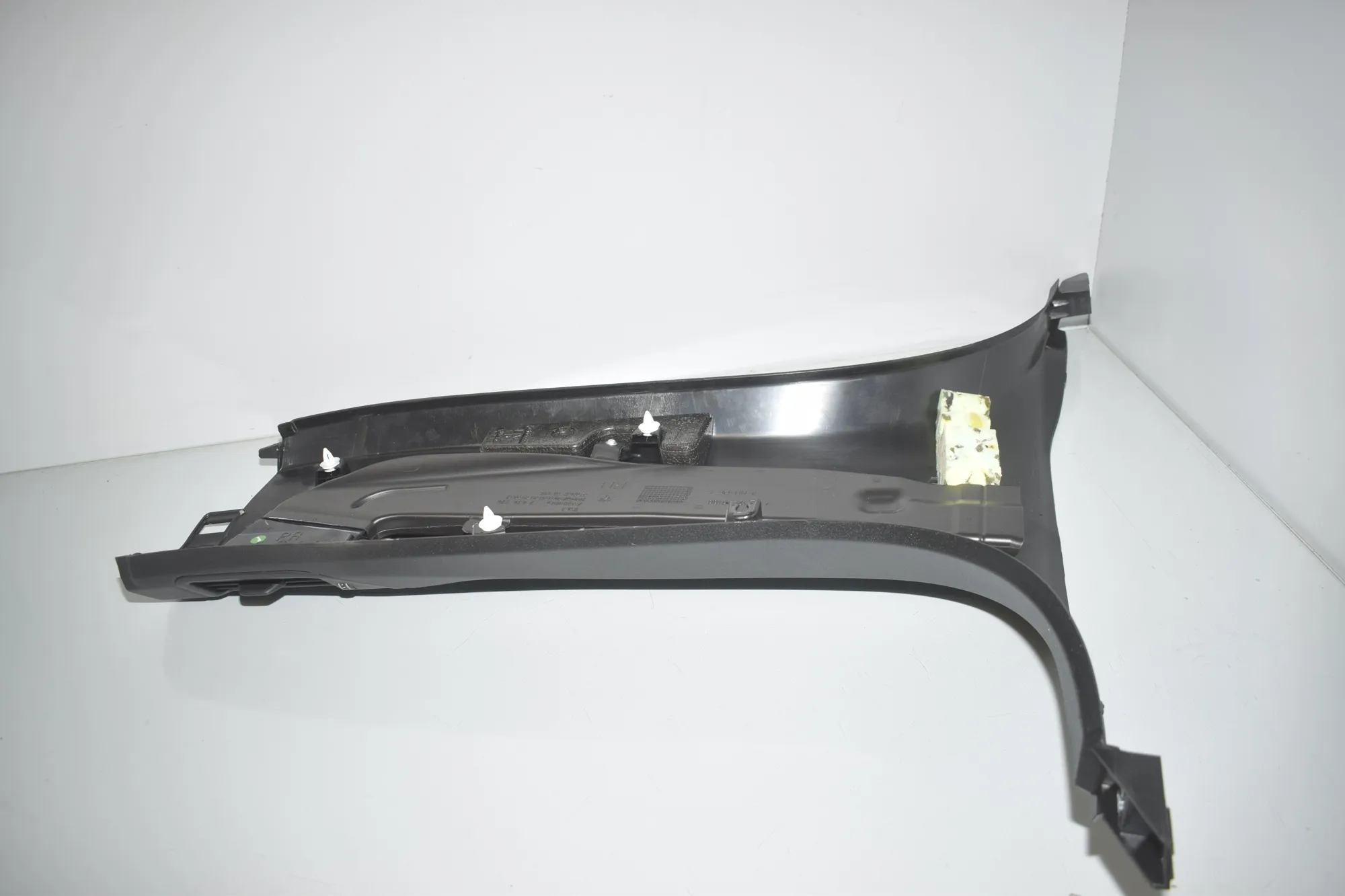 Front Left A Pillar Trim – OEM 4239737 · BMW X7 (G07) BMW X7 (G07) xDrive 30 d 2020 – 4