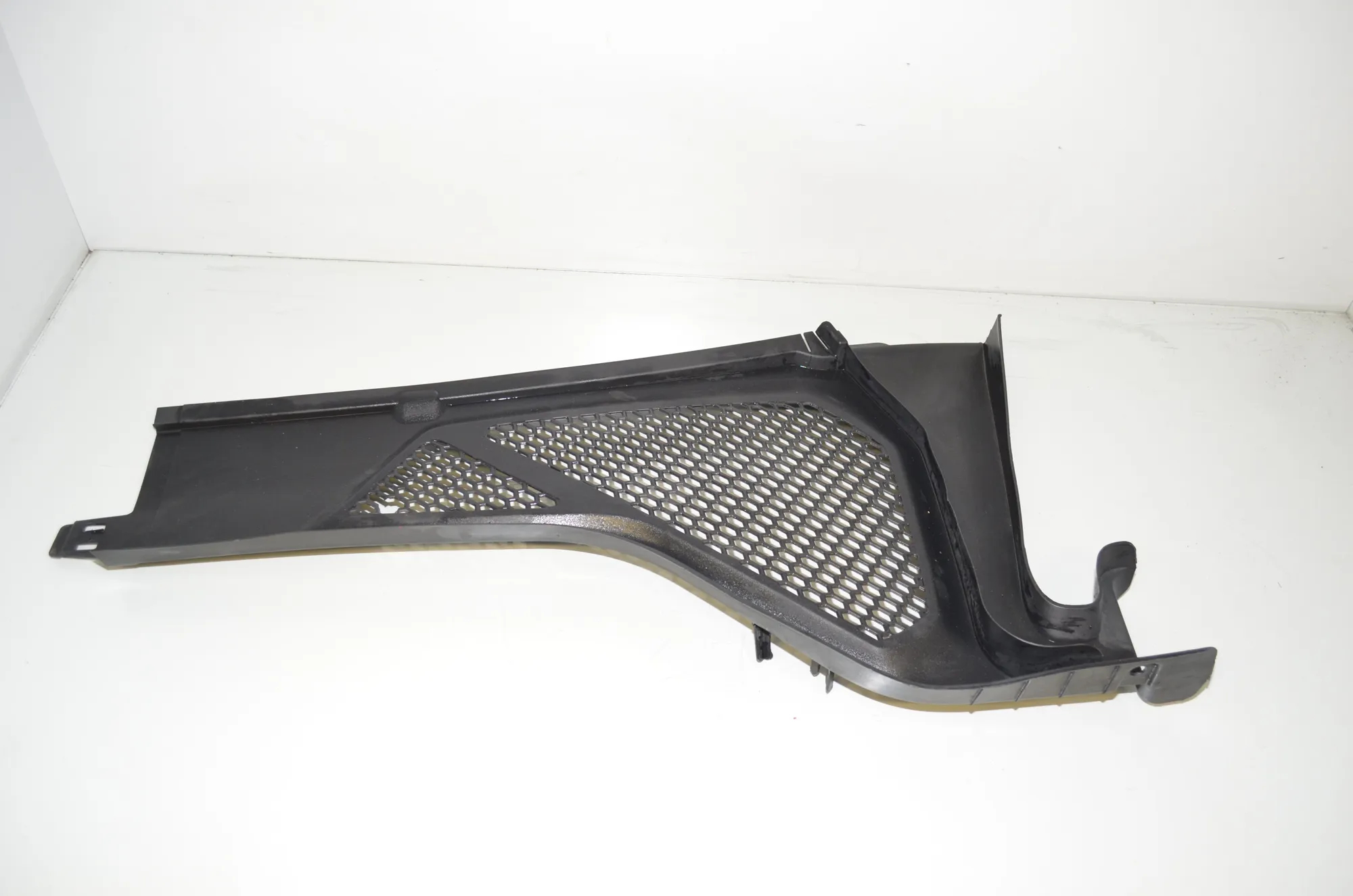 Front Wiper Cowl Trim – OEM 9245593 · BMW X6 (F16, F86) M 50 d 2016 – 3