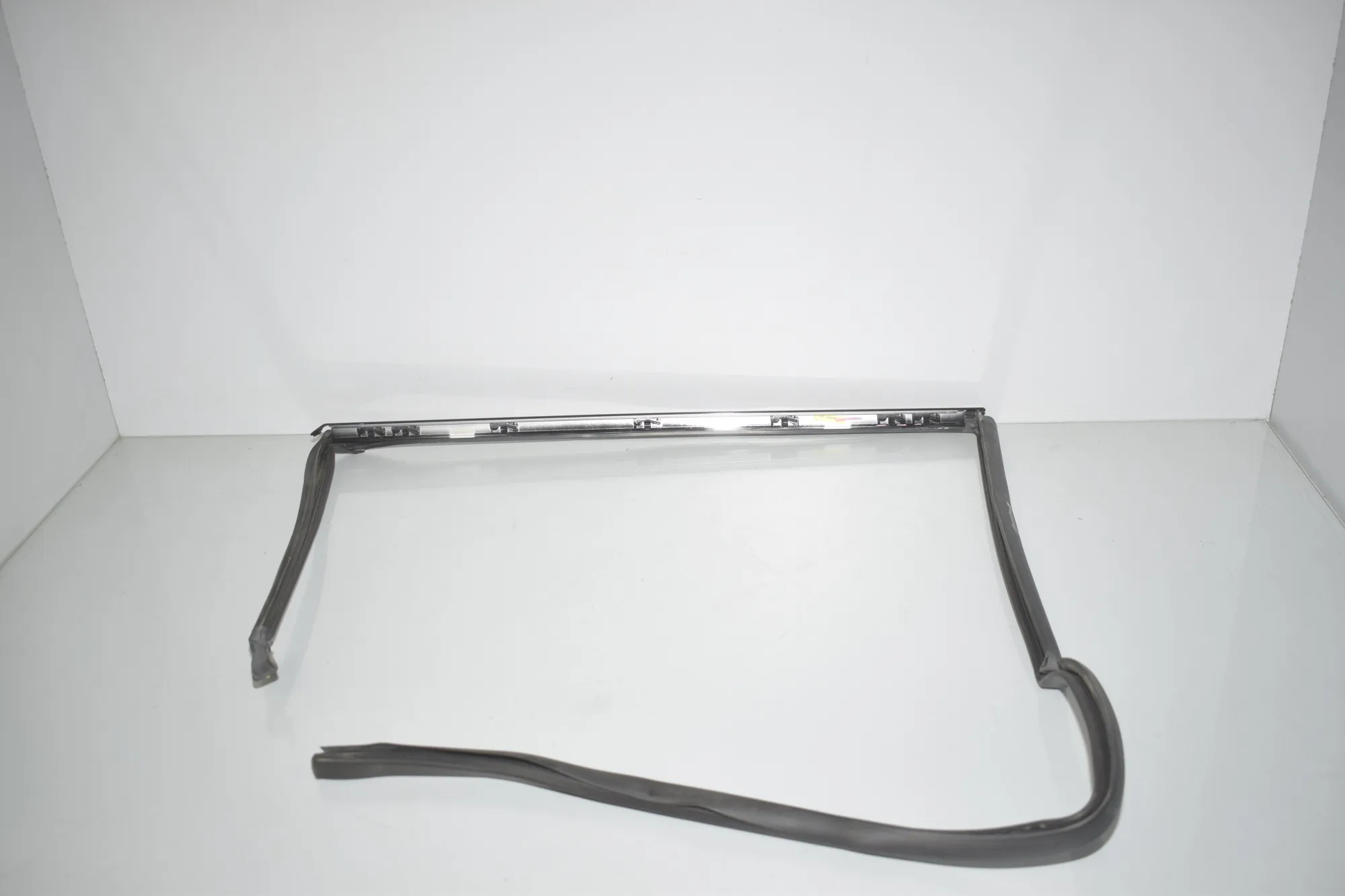 Rear Right Door Rubber Seal – OEM BJ32-255A60AC · LAND ROVER RANGE ROVER SPORT (L320) 3.6 D 4x4 2008