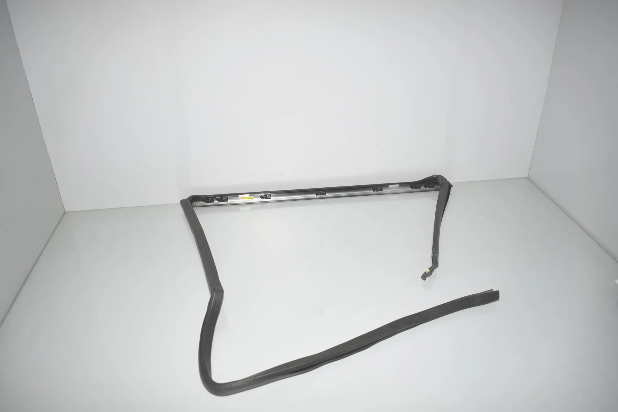 Rear Right Door Rubber Seal – OEM BJ32-255A60AC · LAND ROVER RANGE ROVER SPORT (L320) 3.6 D 4x4 2008 – 3