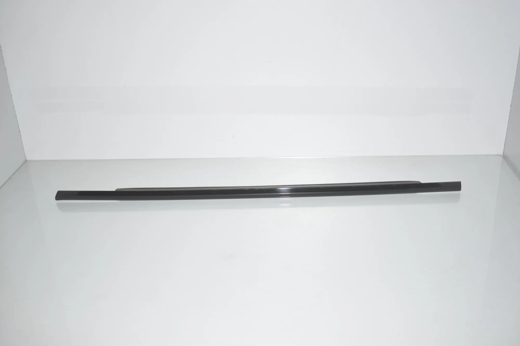 Rear Right Door Window Strip – OEM BJ3M-25596-AC · LAND ROVER RANGE ROVER SPORT (L320) 3.6 D 4x4 2008 – 4