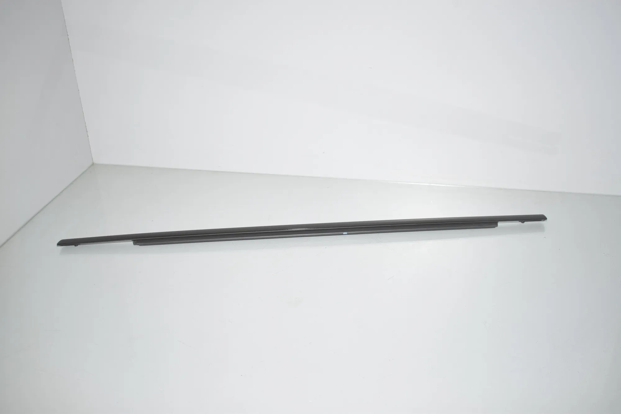 Rear Right Door Window Strip – OEM BJ3M-25596-AC · LAND ROVER RANGE ROVER SPORT (L320) 3.6 D 4x4 2008 – 6