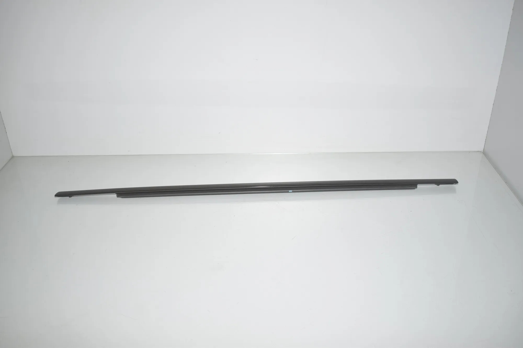 Rear Right Door Window Strip – OEM BJ3M-25596-AC · LAND ROVER RANGE ROVER SPORT (L320) 3.6 D 4x4 2008