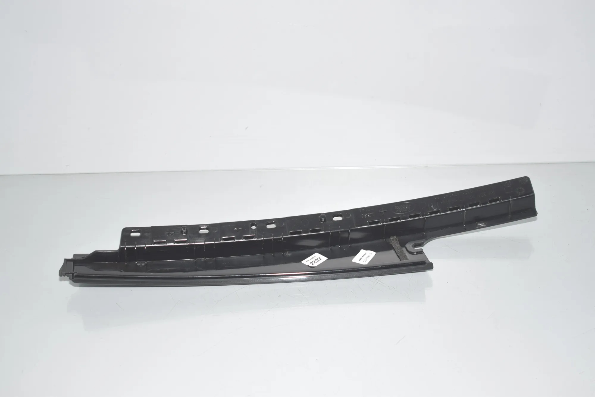 Rear Right Door Vertical Trim – OEM BJ32-255A80-AC · LAND ROVER RANGE ROVER SPORT (L320) 3.6 D 4x4 2008 – 5