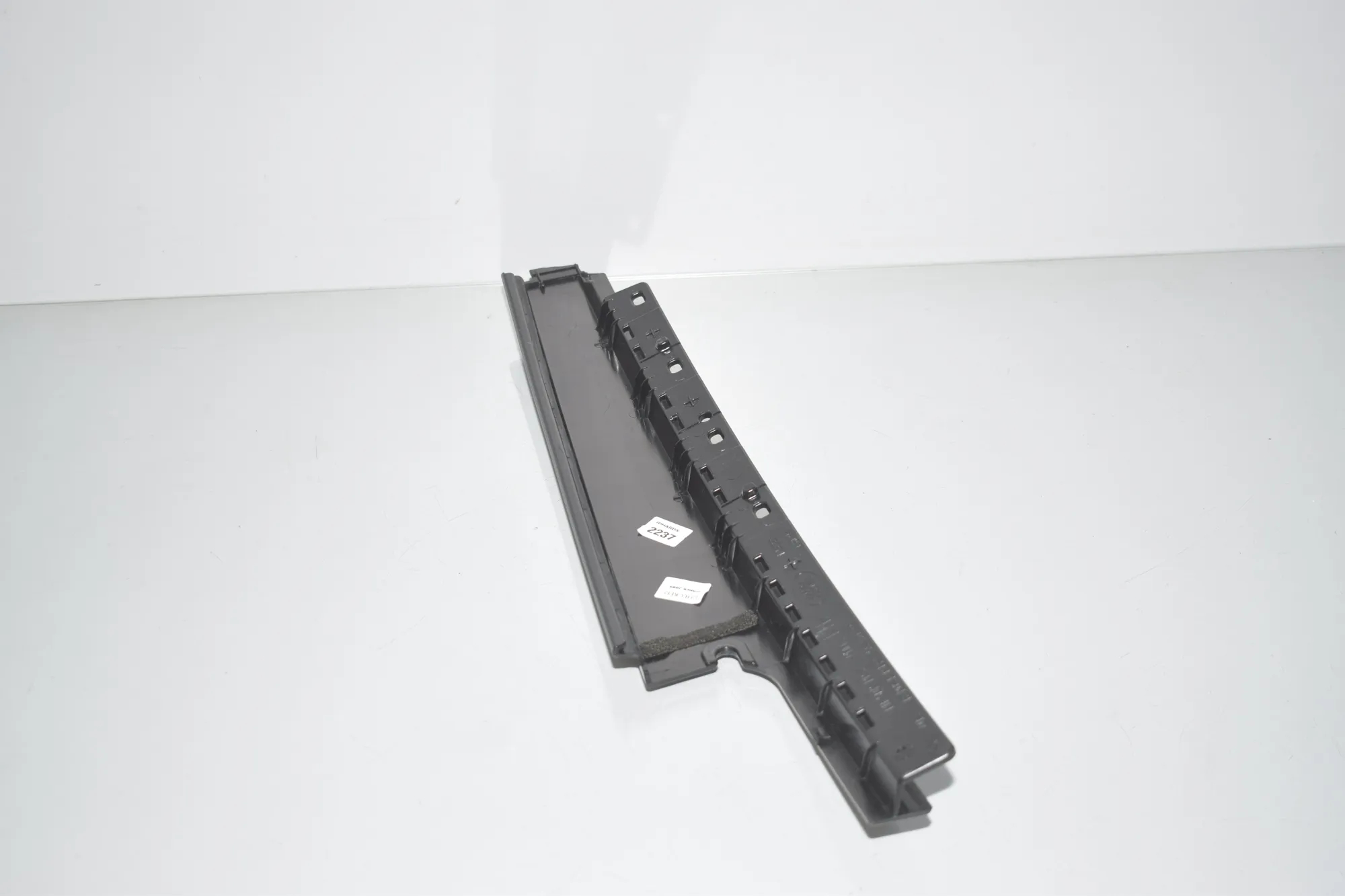 Rear Right Door Vertical Trim – OEM BJ32-255A80-AC · LAND ROVER RANGE ROVER SPORT (L320) 3.6 D 4x4 2008 – 3