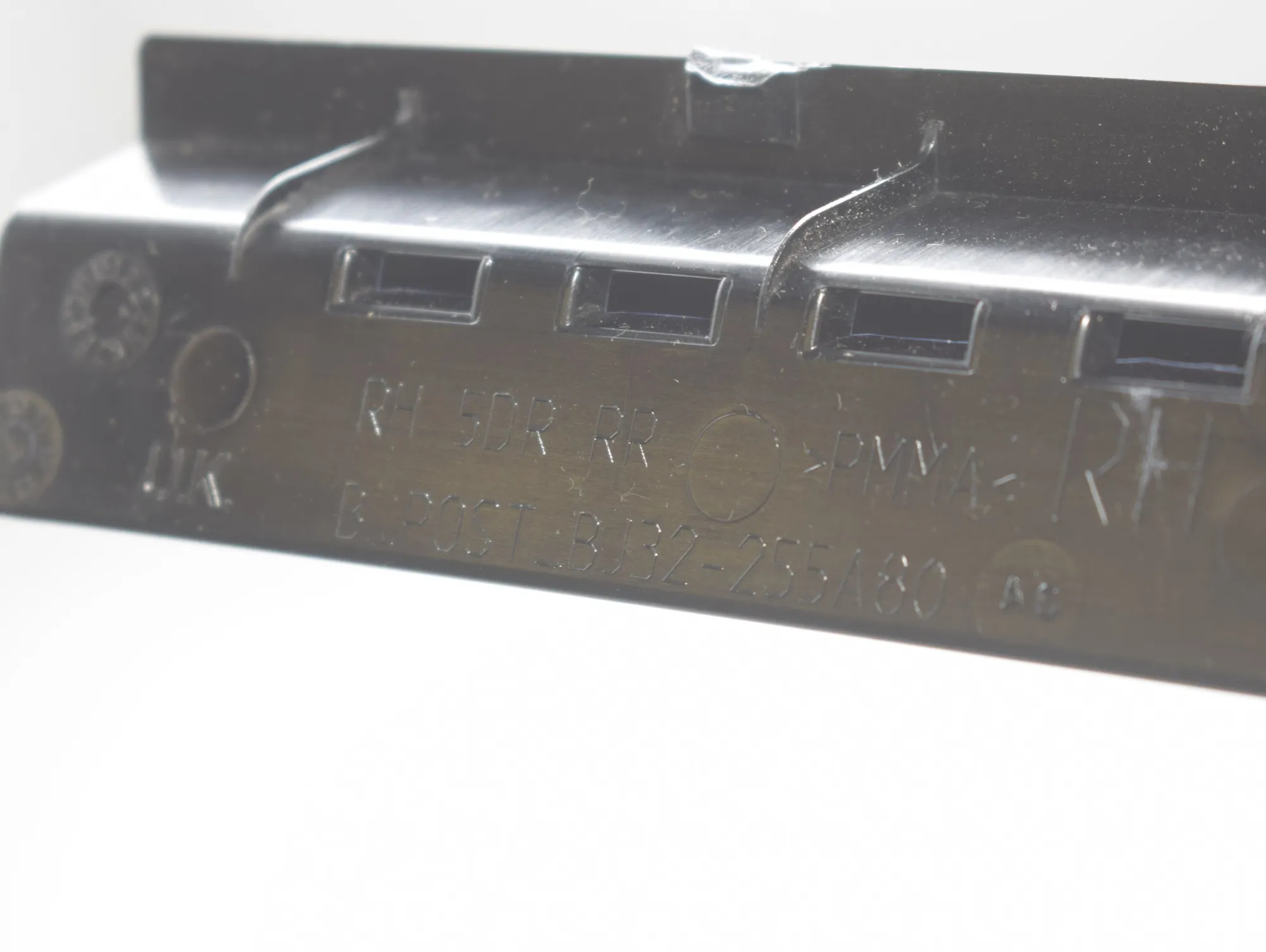 Rear Right Door Vertical Trim – OEM BJ32-255A80-AC · LAND ROVER RANGE ROVER SPORT (L320) 3.6 D 4x4 2008 – 7