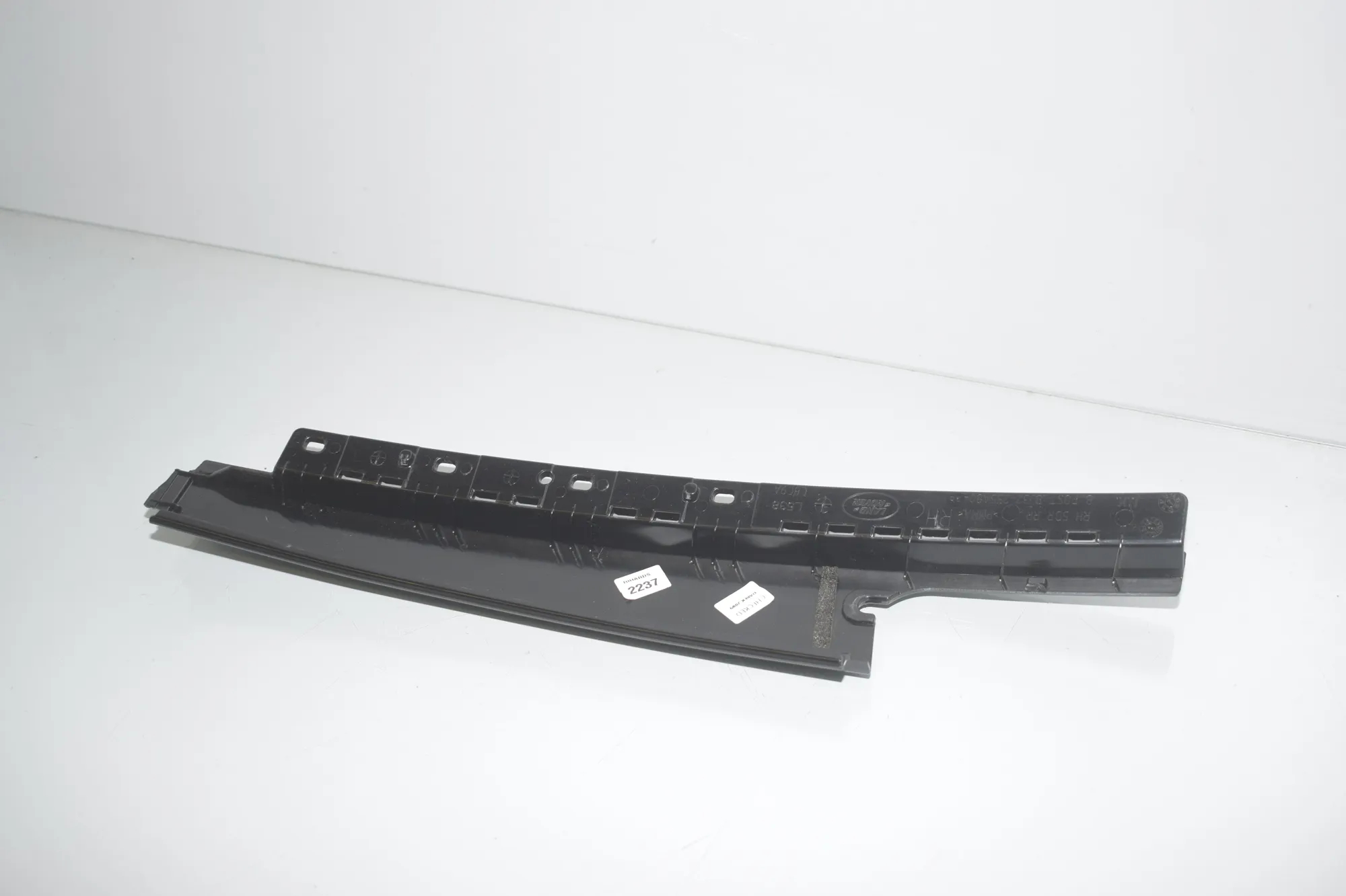 Rear Right Door Vertical Trim – OEM BJ32-255A80-AC · LAND ROVER RANGE ROVER SPORT (L320) 3.6 D 4x4 2008 – 6