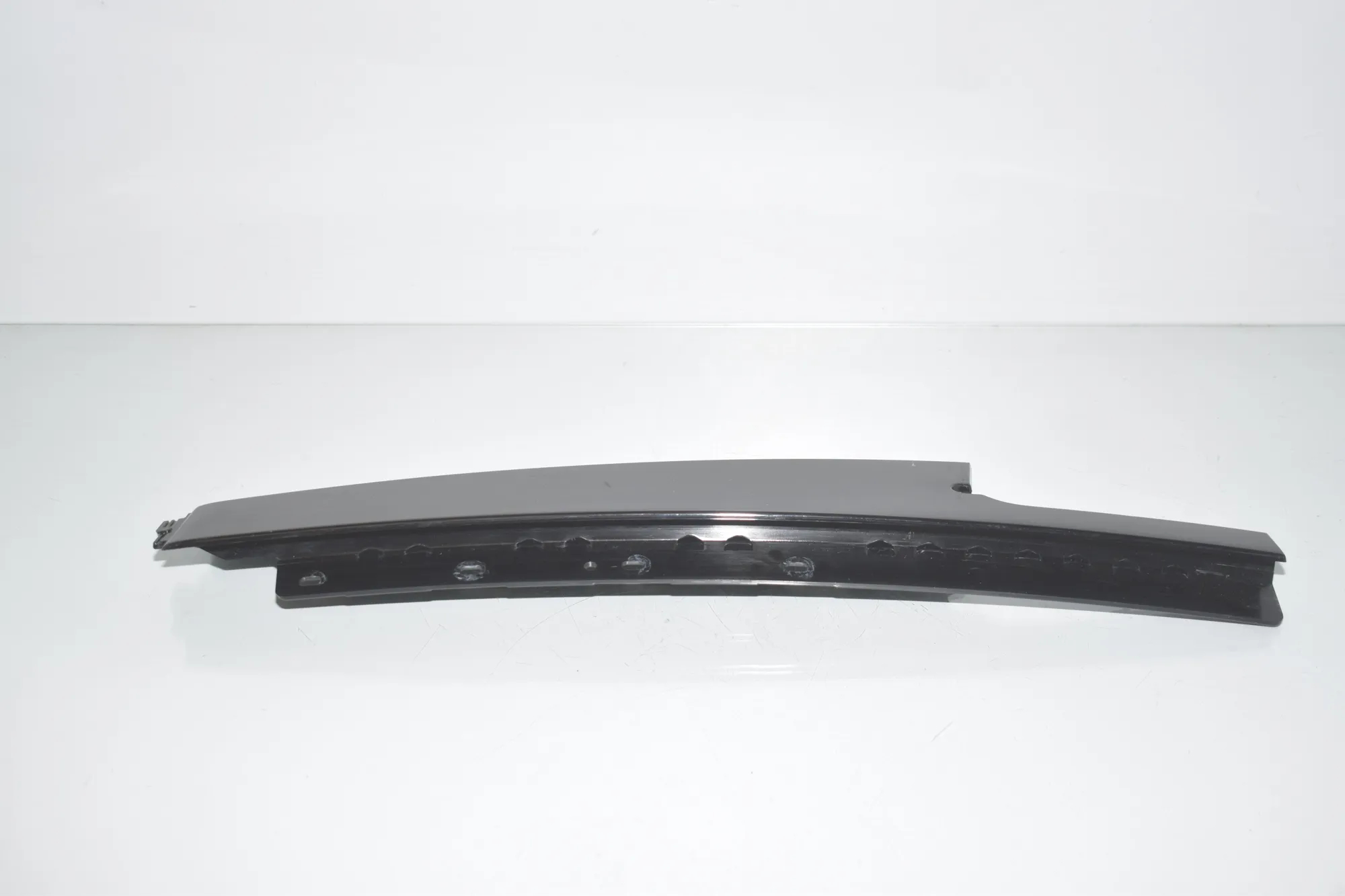 Rear Right Door Vertical Trim – OEM BJ32-255A80-AC · LAND ROVER RANGE ROVER SPORT (L320) 3.6 D 4x4 2008 – 4