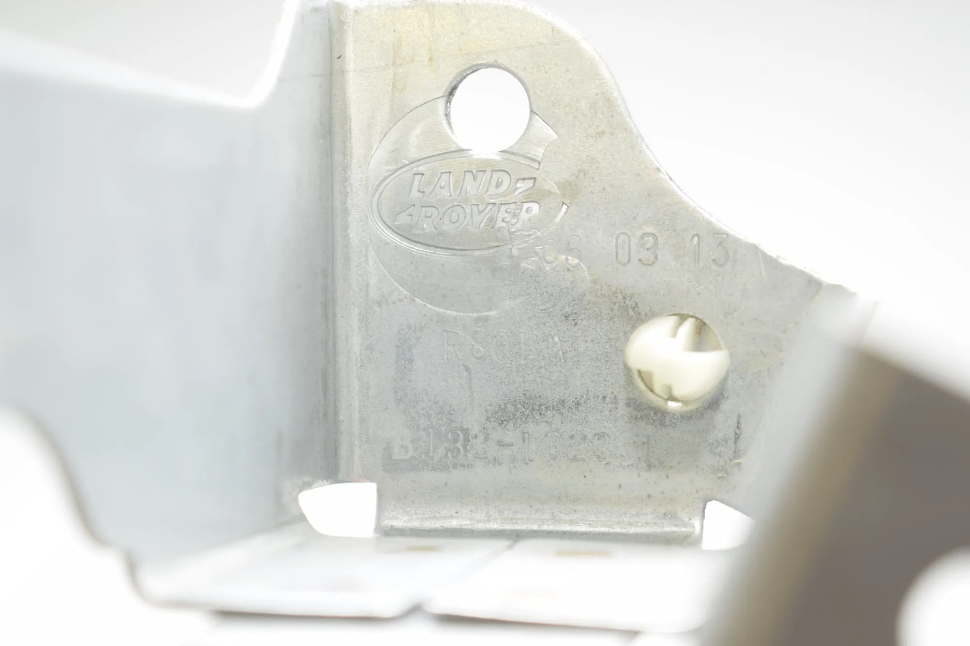 Bracket – OEM BJ32-102391 · LAND ROVER RANGE ROVER SPORT (L320) 3.6 D 4x4 2008 – 5