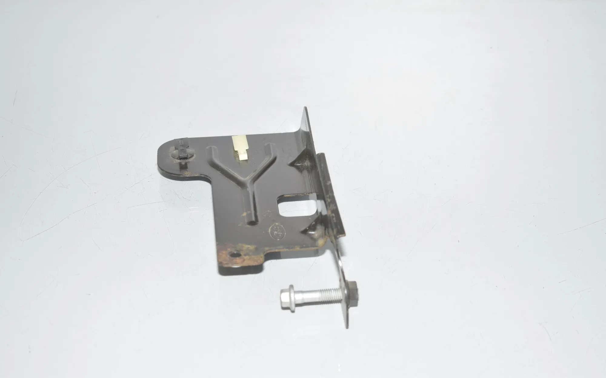 Bracket – OEM BJ32-14A206-DB · LAND ROVER RANGE ROVER SPORT (L320) 3.6 D 4x4 2008 – 2