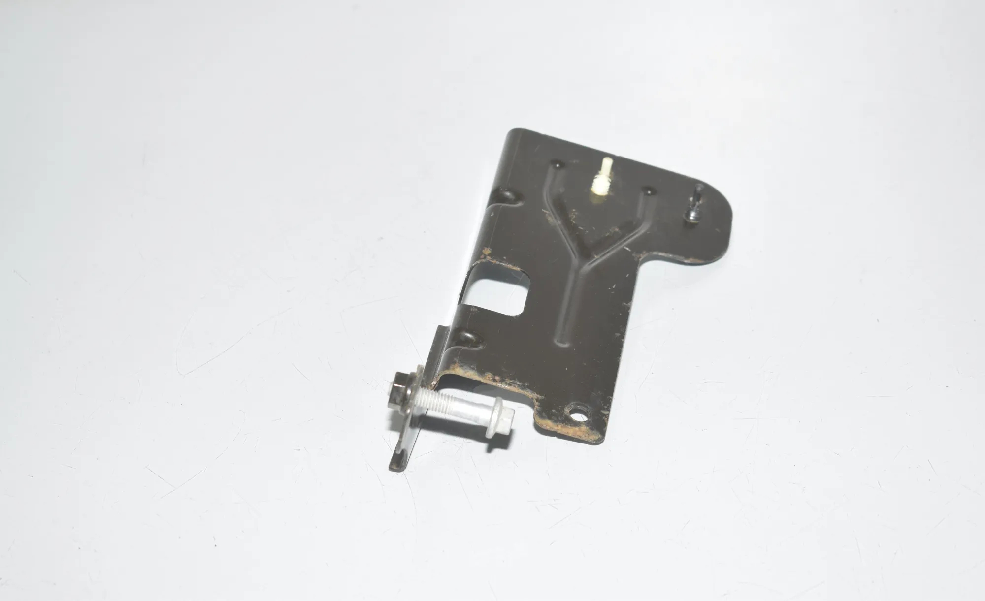 Bracket – OEM BJ32-14A206-DB · LAND ROVER RANGE ROVER SPORT (L320) 3.6 D 4x4 2008 – 4