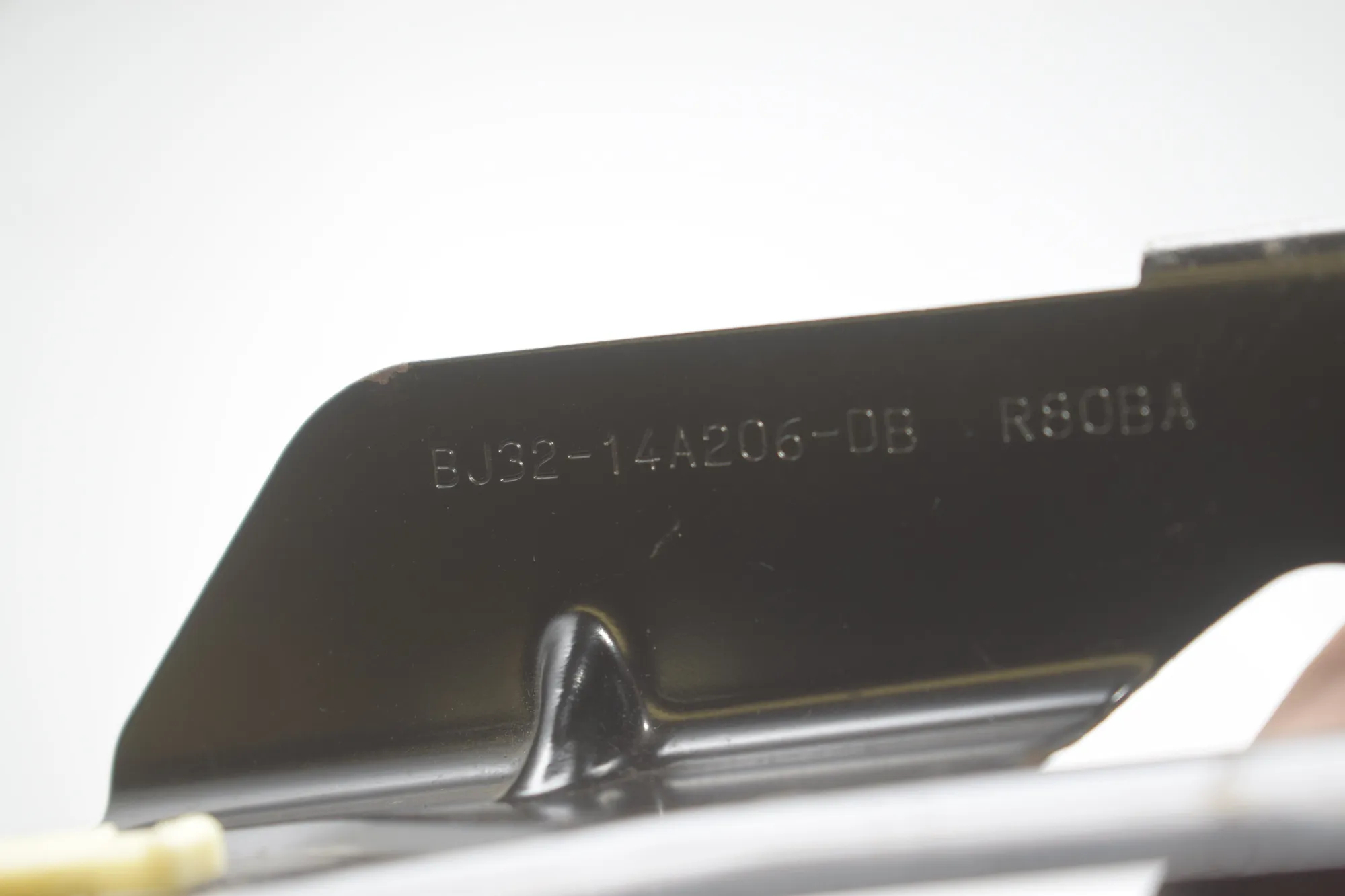 Bracket – OEM BJ32-14A206-DB · LAND ROVER RANGE ROVER SPORT (L320) 3.6 D 4x4 2008 – 5