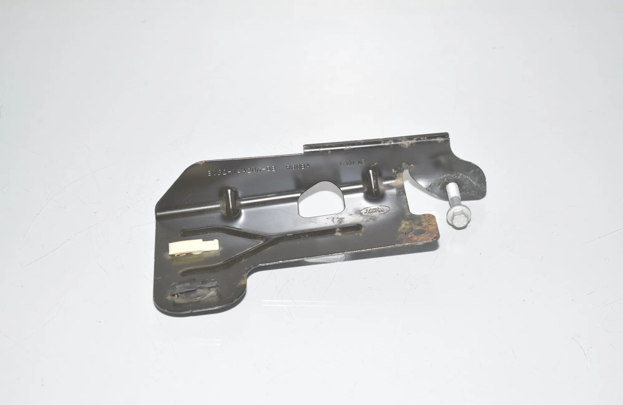 Bracket – OEM BJ32-14A206-DB · LAND ROVER RANGE ROVER SPORT (L320) 3.6 D 4x4 2008