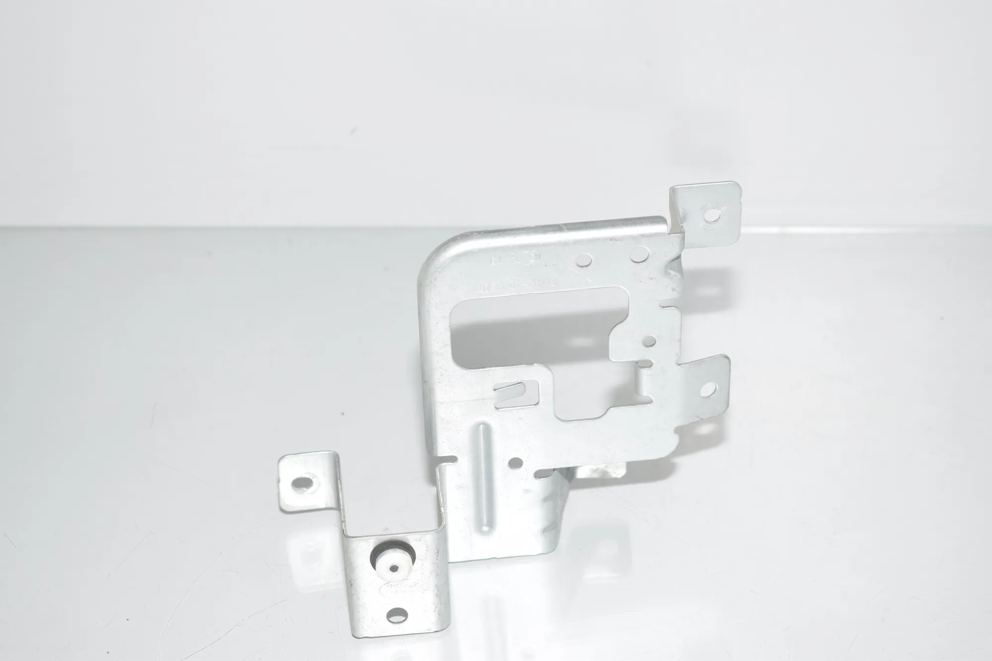 Bracket – OEM BJ32-10239D · LAND ROVER RANGE ROVER SPORT (L320) 3.6 D 4x4 2008 – 2