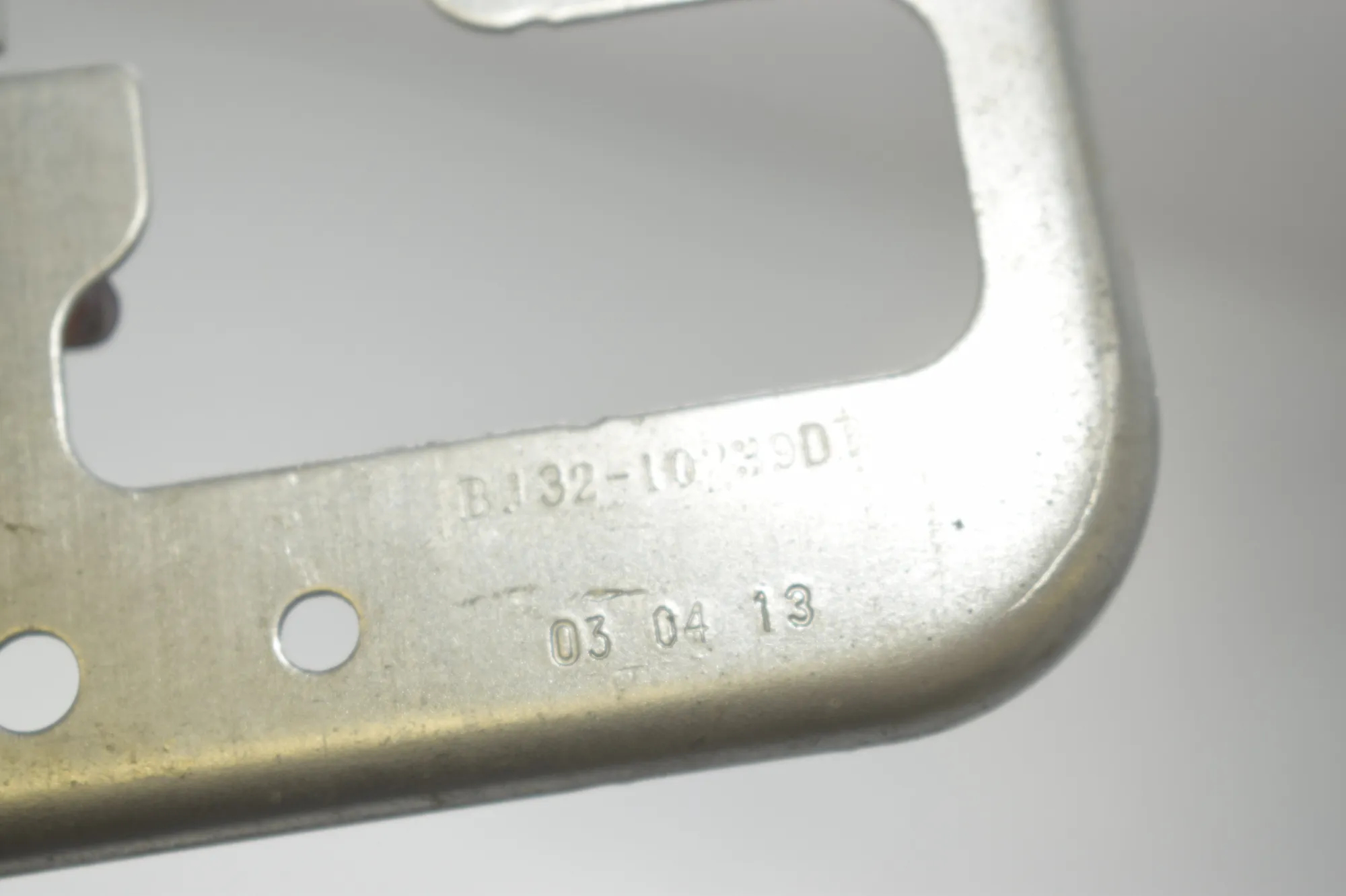 Bracket – OEM BJ32-10239D · LAND ROVER RANGE ROVER SPORT (L320) 3.6 D 4x4 2008 – 5