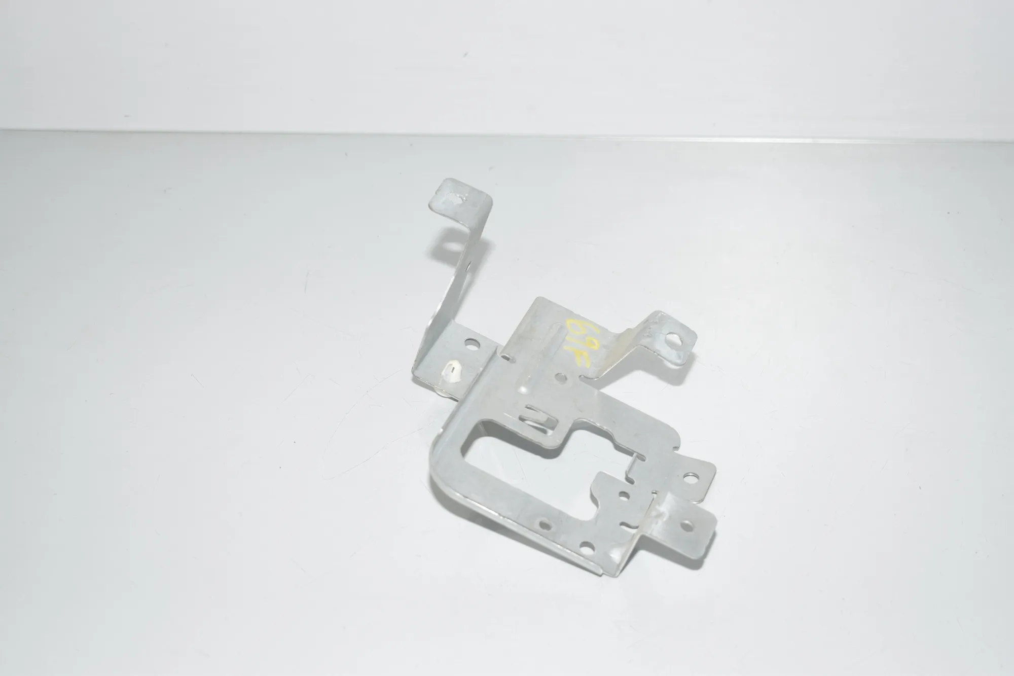 Bracket – OEM BJ32-10239D · LAND ROVER RANGE ROVER SPORT (L320) 3.6 D 4x4 2008 – 3