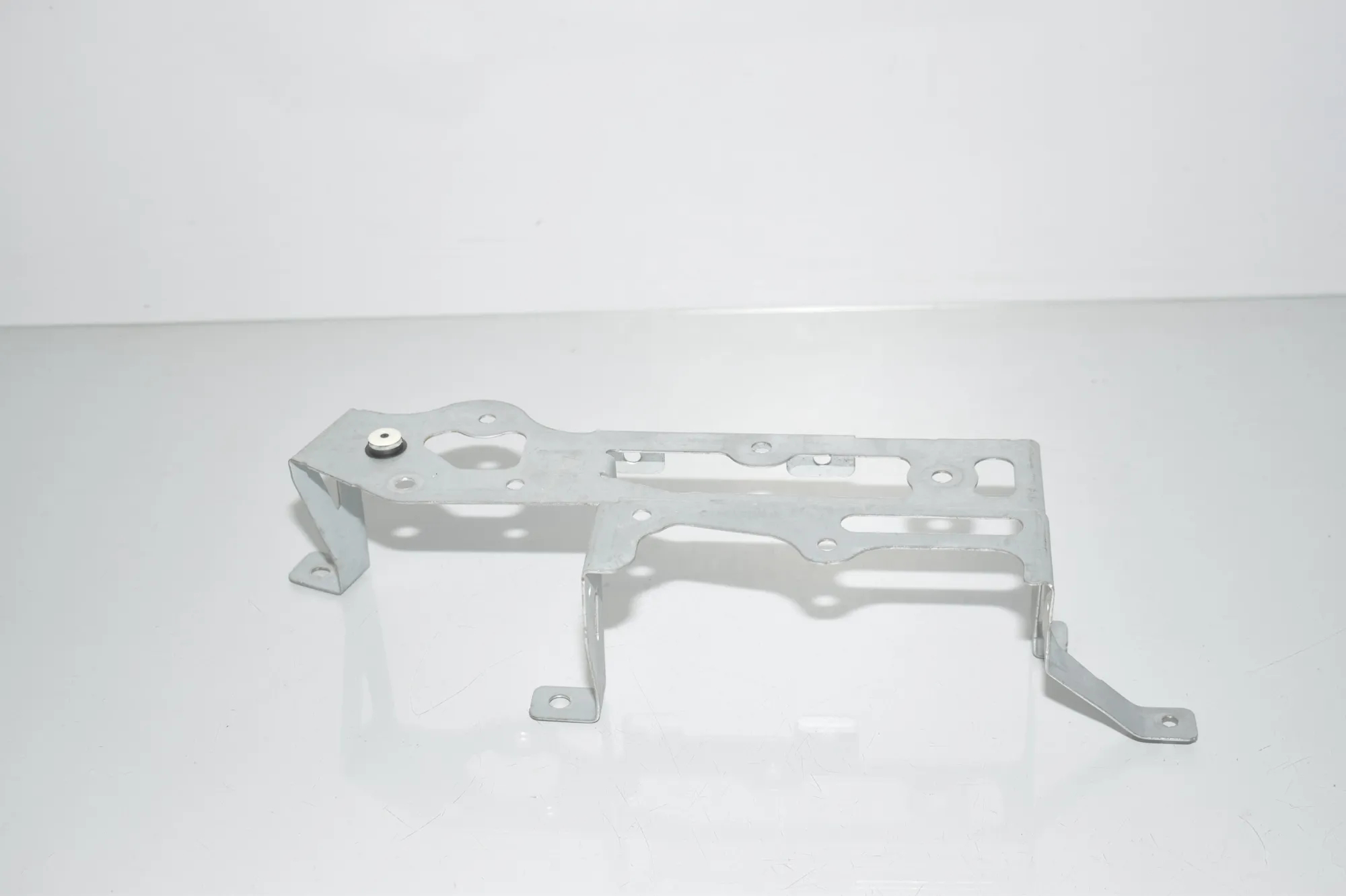 Bracket – OEM BJ32-10239CC · LAND ROVER RANGE ROVER SPORT (L320) 3.6 D 4x4 2008 – 3