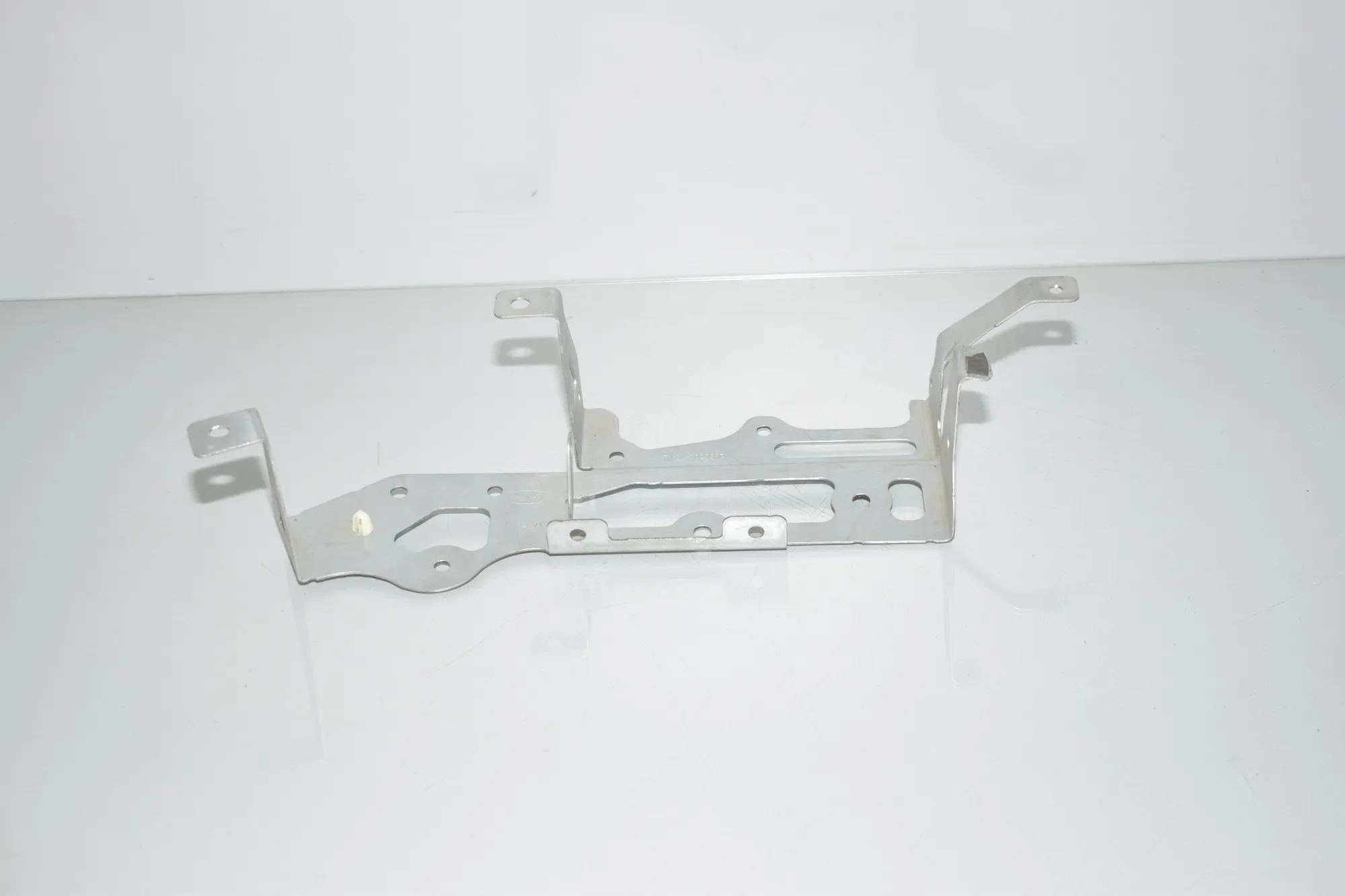 Bracket – OEM BJ32-10239CC · LAND ROVER RANGE ROVER SPORT (L320) 3.6 D 4x4 2008