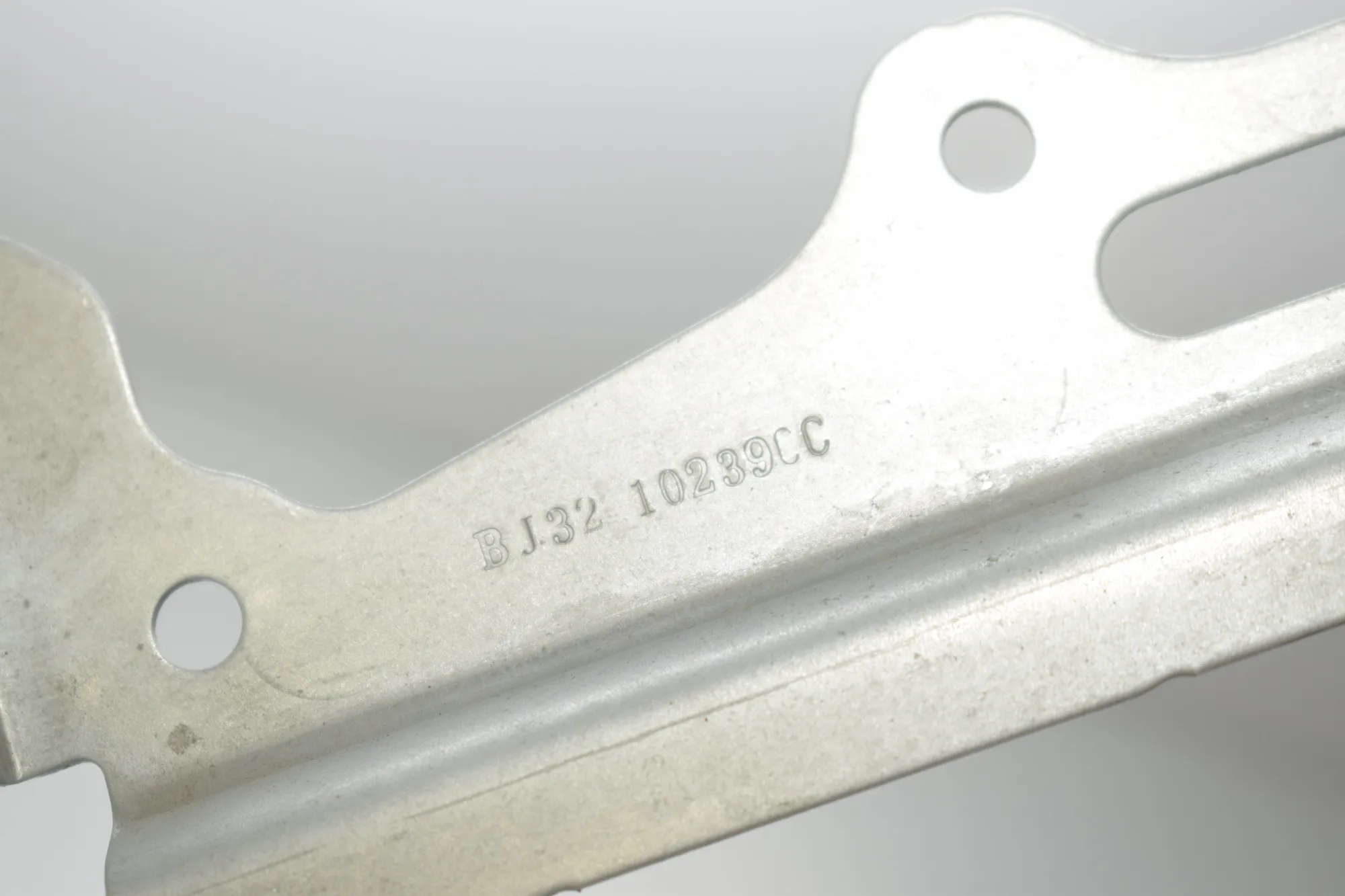 Bracket – OEM BJ32-10239CC · LAND ROVER RANGE ROVER SPORT (L320) 3.6 D 4x4 2008 – 5