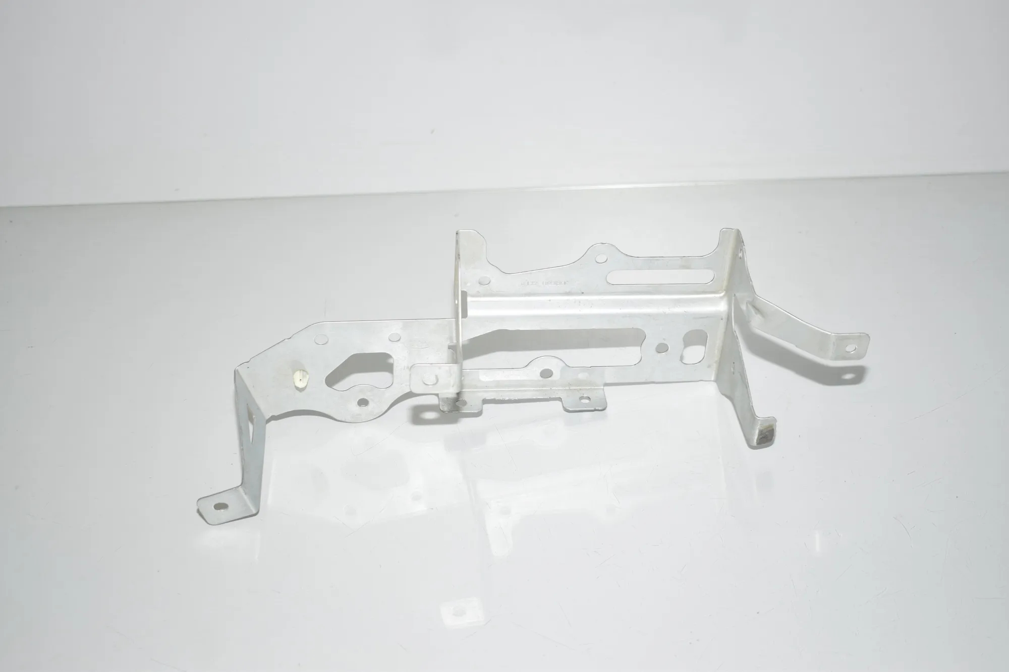 Bracket – OEM BJ32-10239CC · LAND ROVER RANGE ROVER SPORT (L320) 3.6 D 4x4 2008 – 2