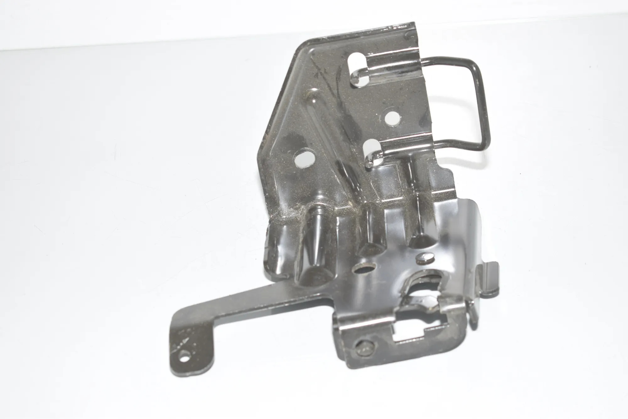 Bracket – OEM BJ32-613B90-AA · LAND ROVER RANGE ROVER SPORT (L320) 3.6 D 4x4 2008 – 4