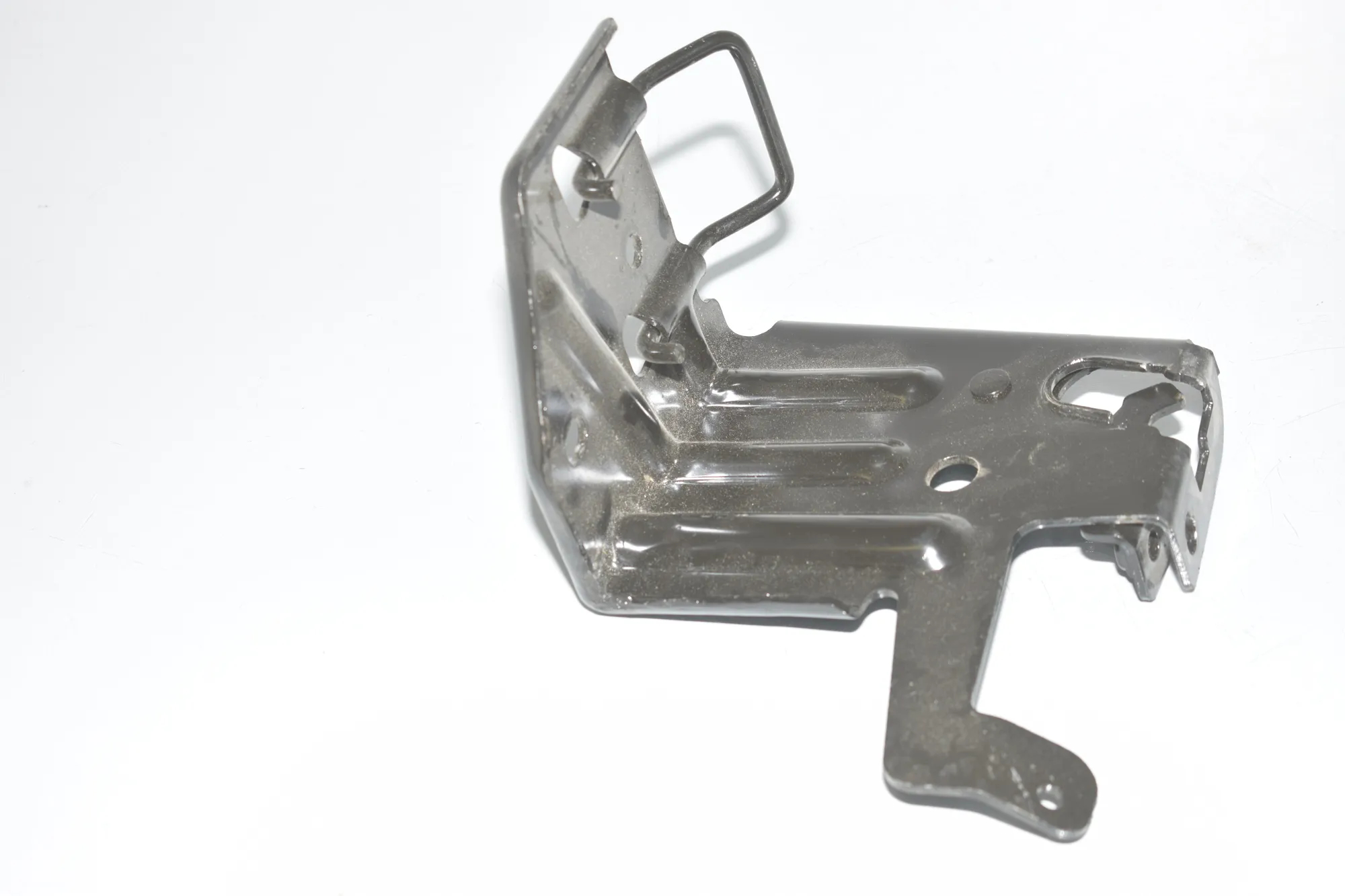Bracket – OEM BJ32-613B90-AA · LAND ROVER RANGE ROVER SPORT (L320) 3.6 D 4x4 2008 – 3