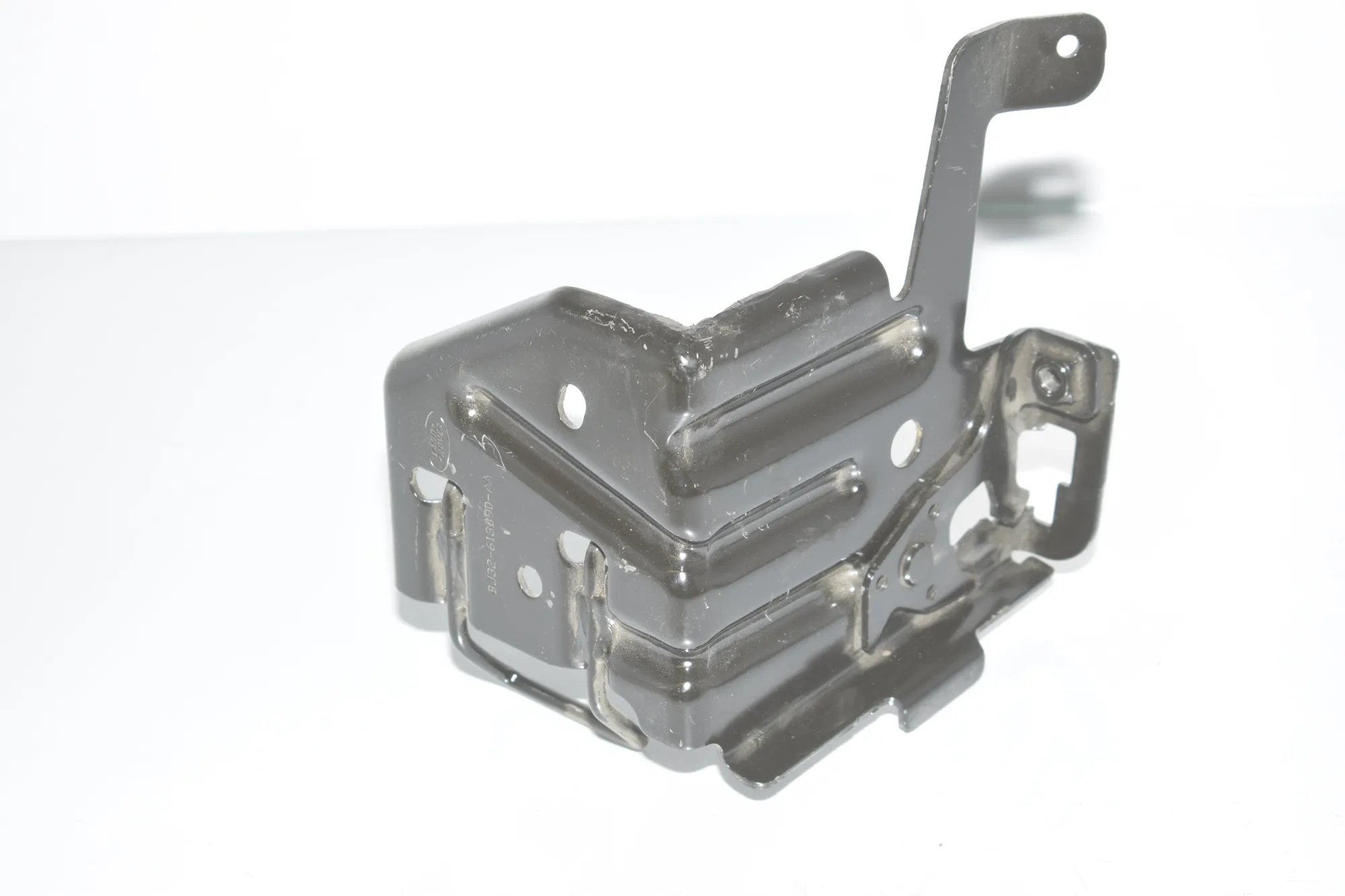 Bracket – OEM BJ32-613B90-AA · LAND ROVER RANGE ROVER SPORT (L320) 3.6 D 4x4 2008 – 2