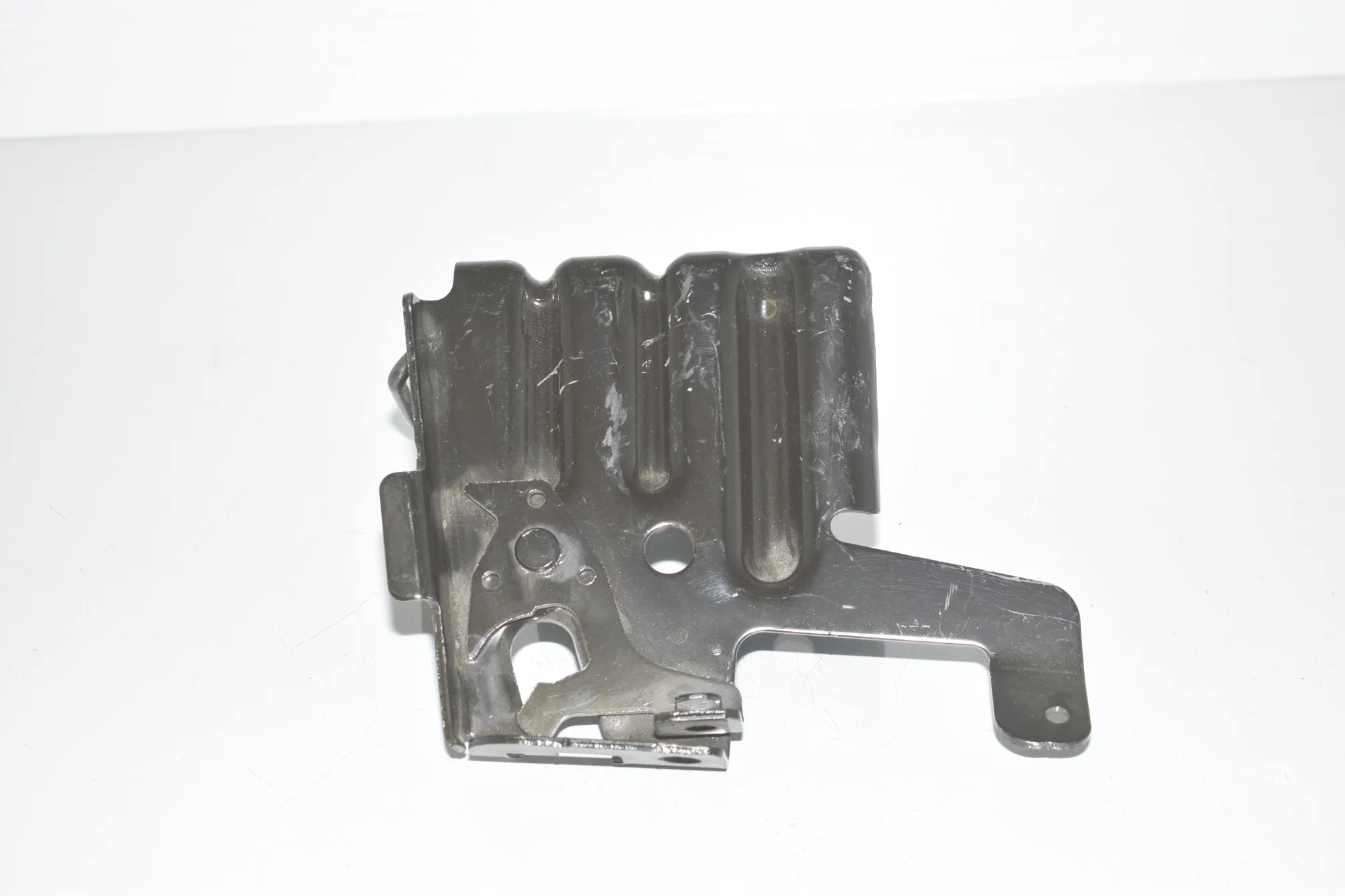 Bracket – OEM BJ32-613B90-AA · LAND ROVER RANGE ROVER SPORT (L320) 3.6 D 4x4 2008