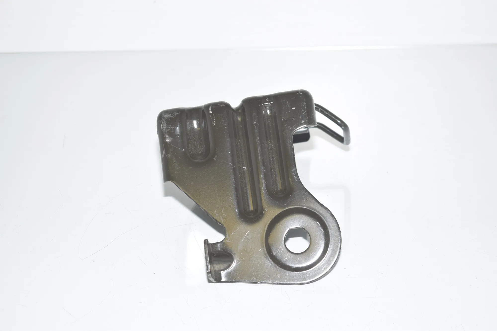 Bracket – OEM BJ32-613B90-BA · LAND ROVER RANGE ROVER SPORT (L320) 3.6 D 4x4 2008