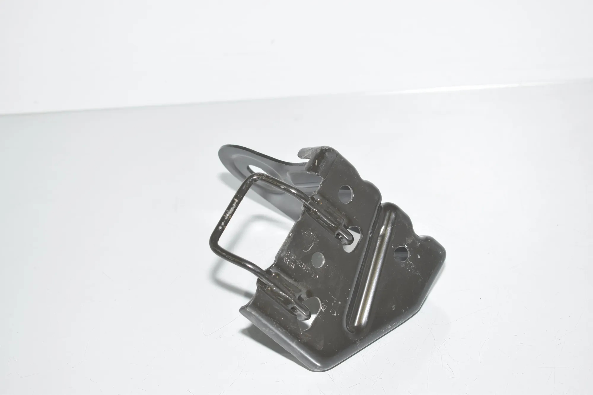 Bracket – OEM BJ32-613B90-BA · LAND ROVER RANGE ROVER SPORT (L320) 3.6 D 4x4 2008 – 3