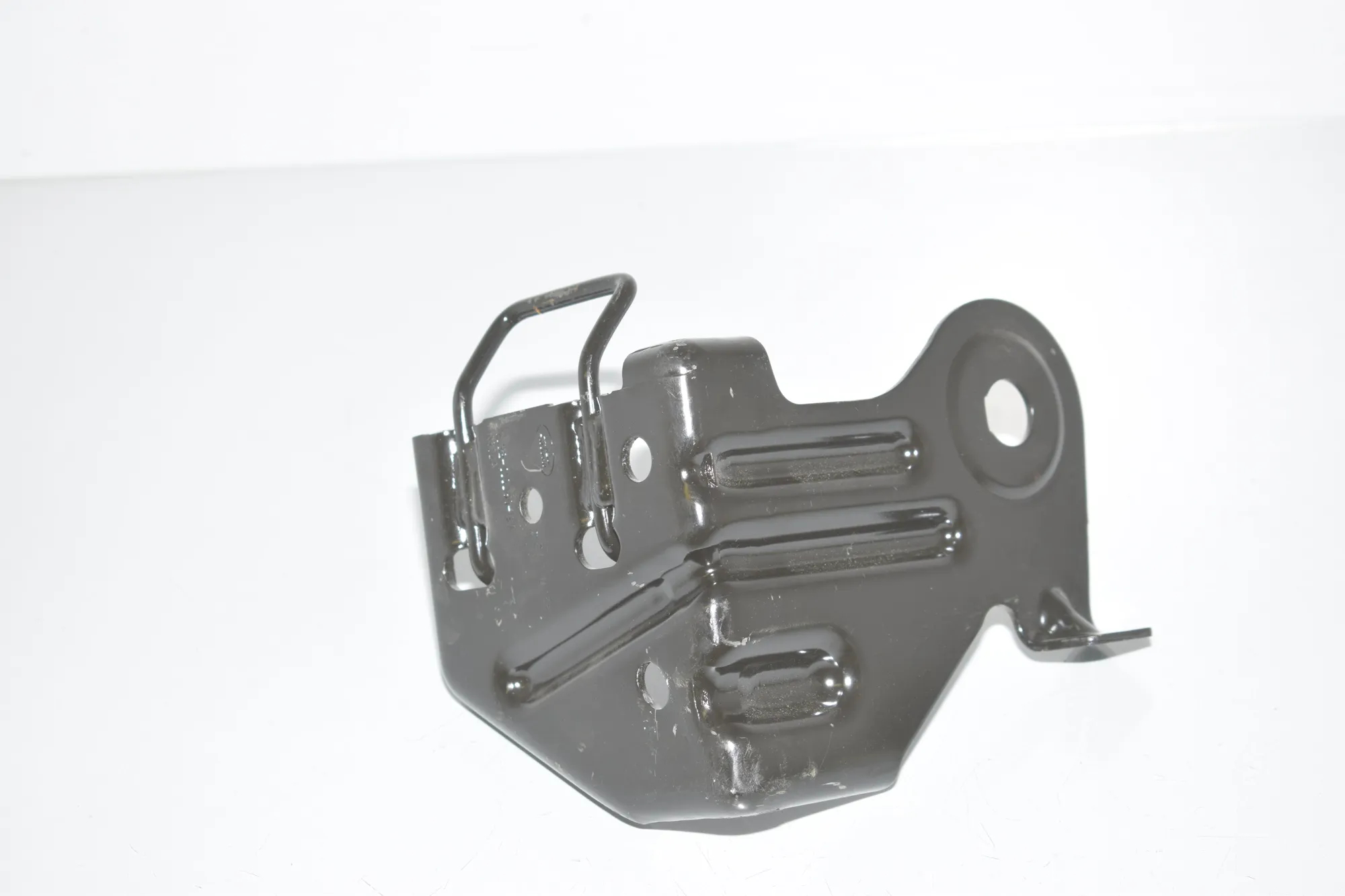 Bracket – OEM BJ32-613B90-BA · LAND ROVER RANGE ROVER SPORT (L320) 3.6 D 4x4 2008 – 2