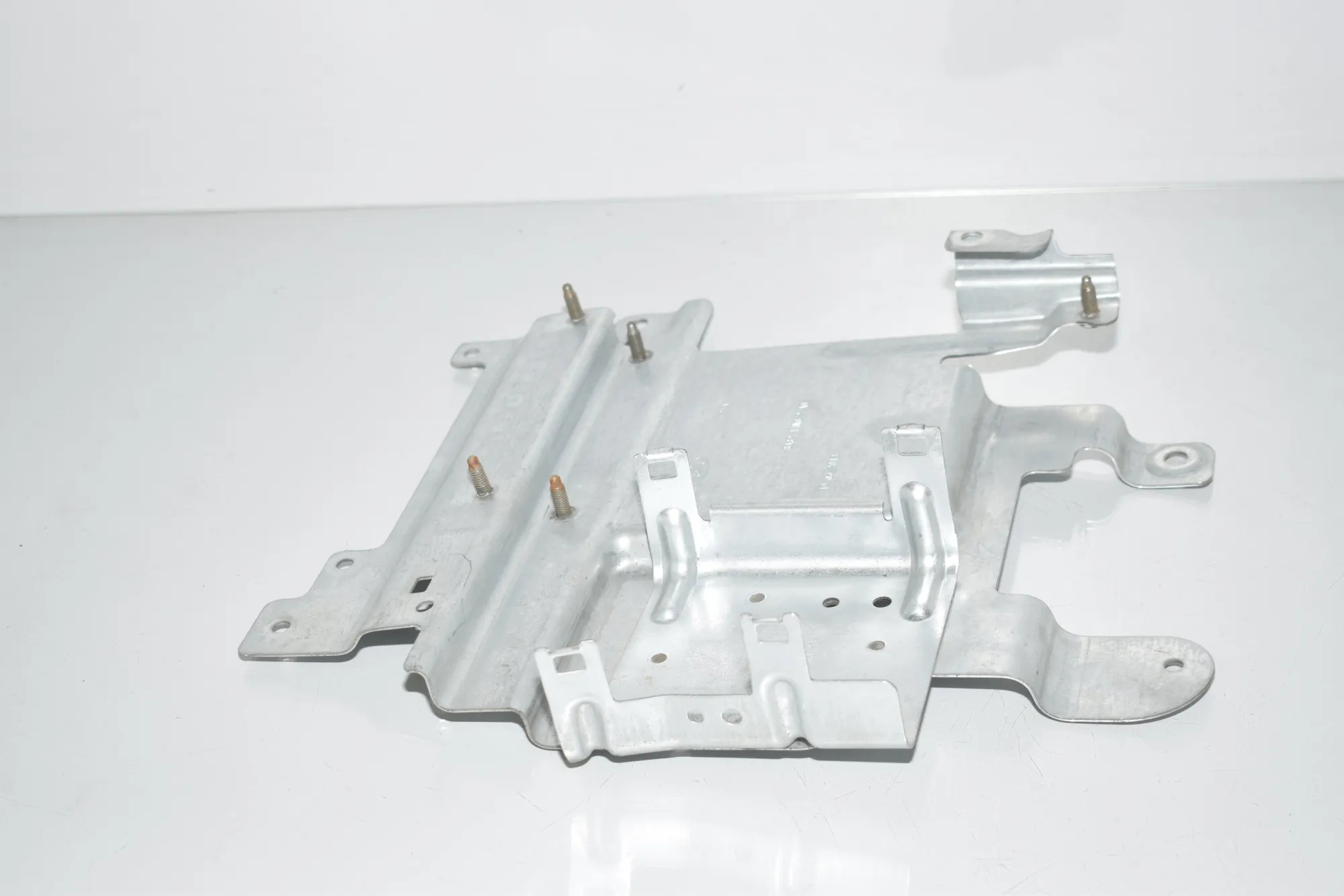 Bracket – OEM BJ32-14N072-AD · LAND ROVER RANGE ROVER SPORT (L320) 3.6 D 4x4 2008 – 2