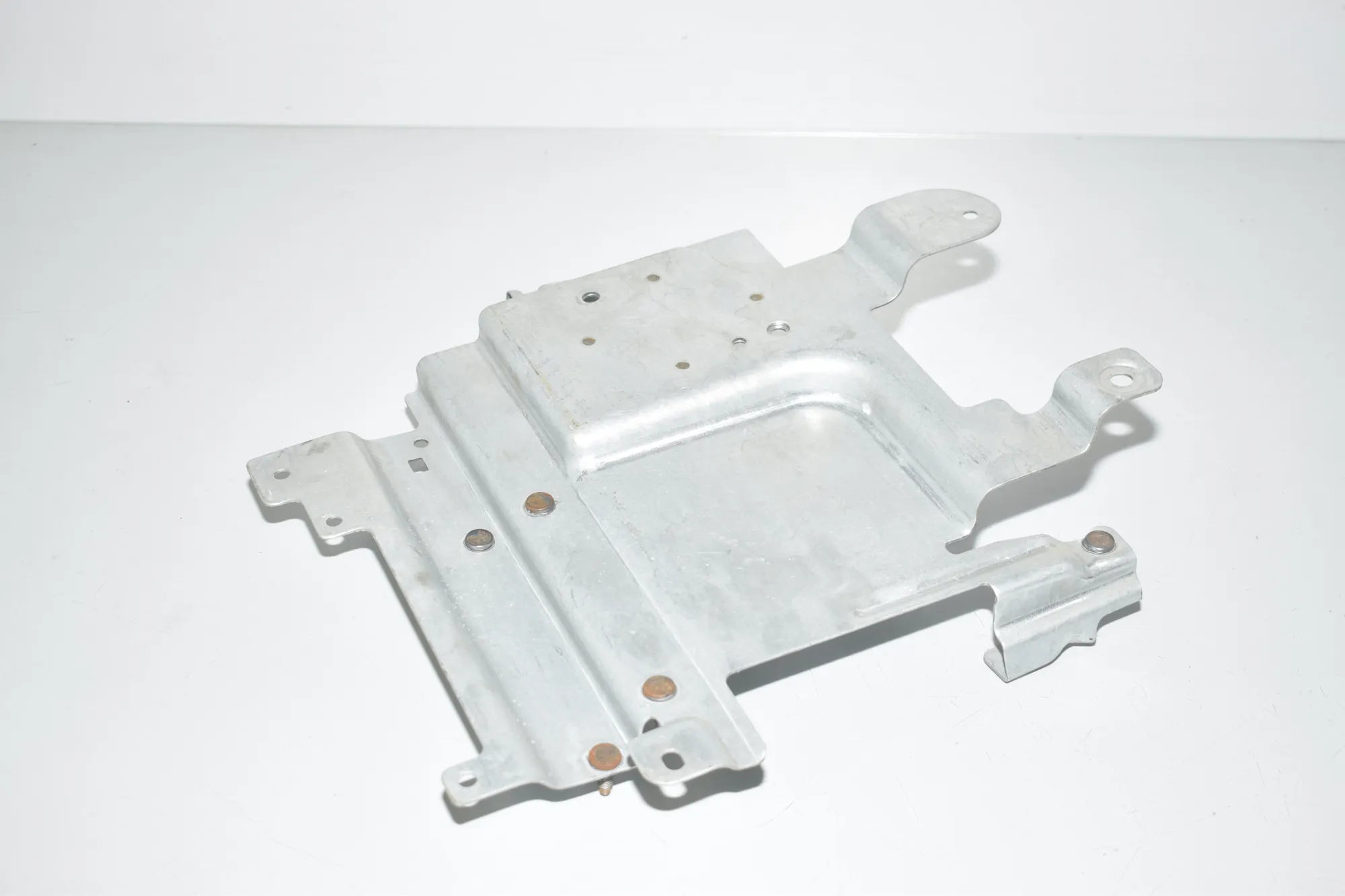 Bracket – OEM BJ32-14N072-AD · LAND ROVER RANGE ROVER SPORT (L320) 3.6 D 4x4 2008 – 4