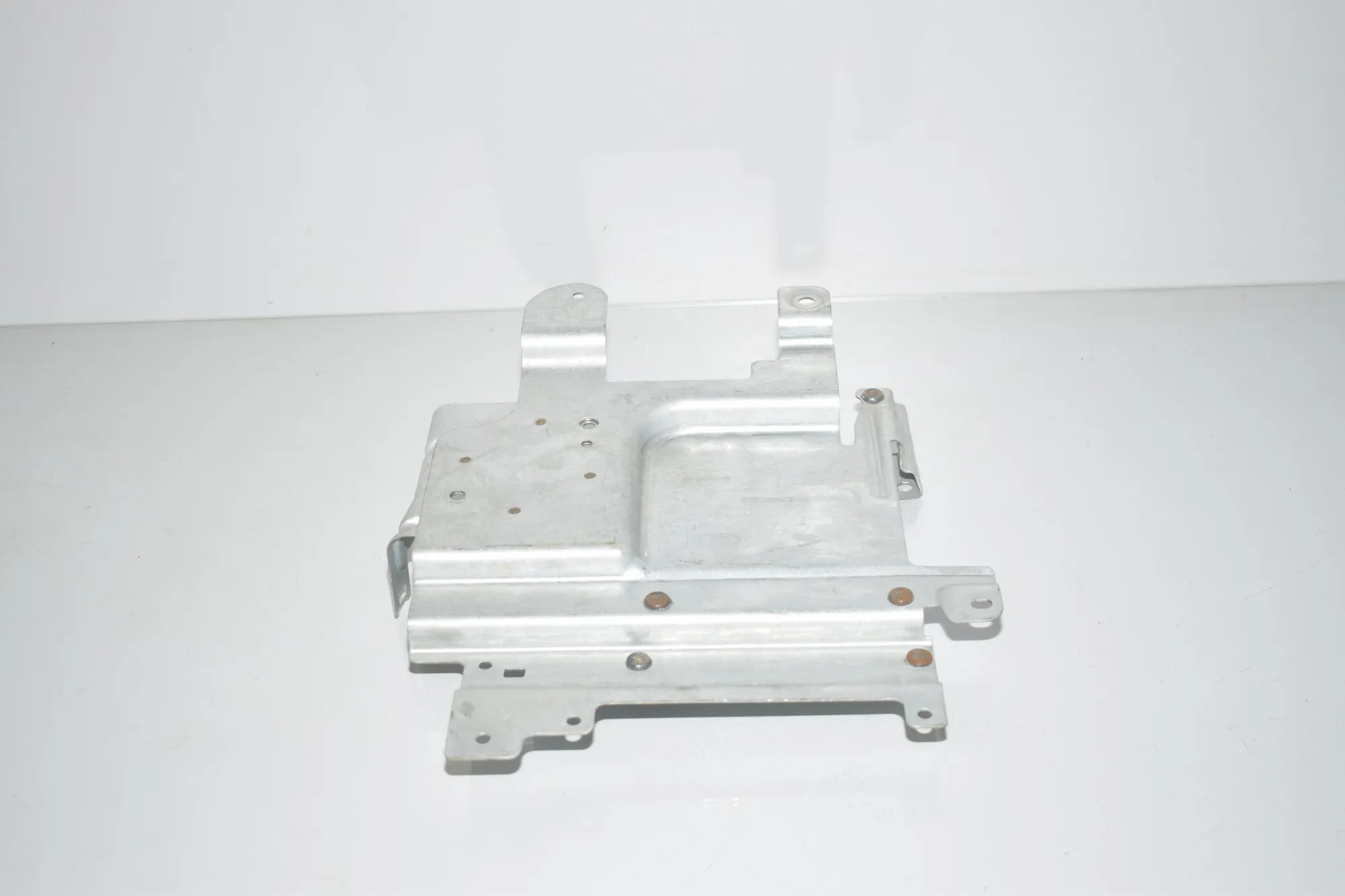 Bracket – OEM BJ32-14N072-AD · LAND ROVER RANGE ROVER SPORT (L320) 3.6 D 4x4 2008 – 3