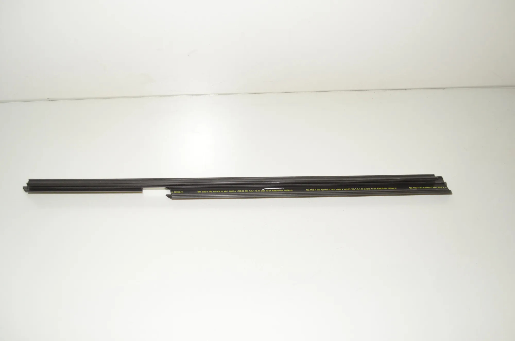 Rear Left Door Window Strip – OEM 7393429 · BMW X3 (G01, F97) BMW X3 (G01, F97) 2019 – 3