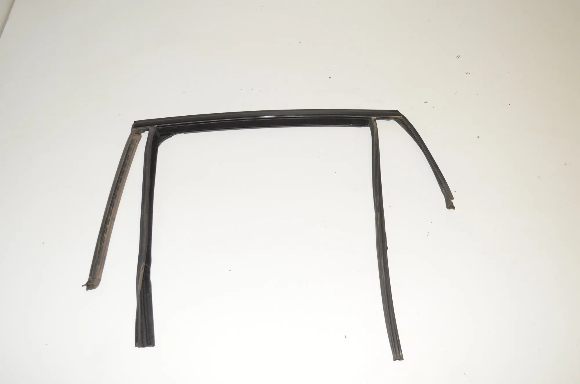 Rear Left Door Rubber Seal – OEM 51357317813 · BMW X6 (F16, F86) M 50 d 2016