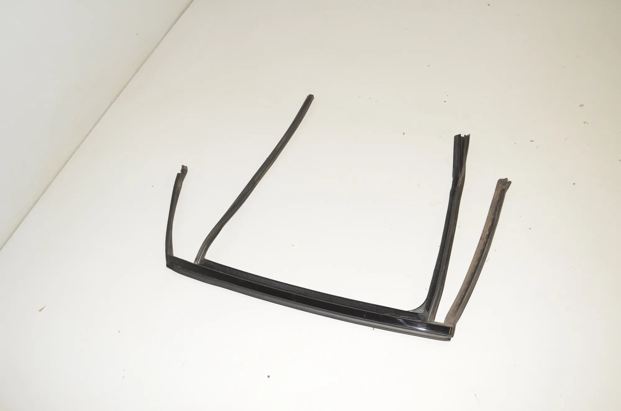 Rear Left Door Rubber Seal – OEM 51357317813 · BMW X6 (F16, F86) M 50 d 2016 – 2