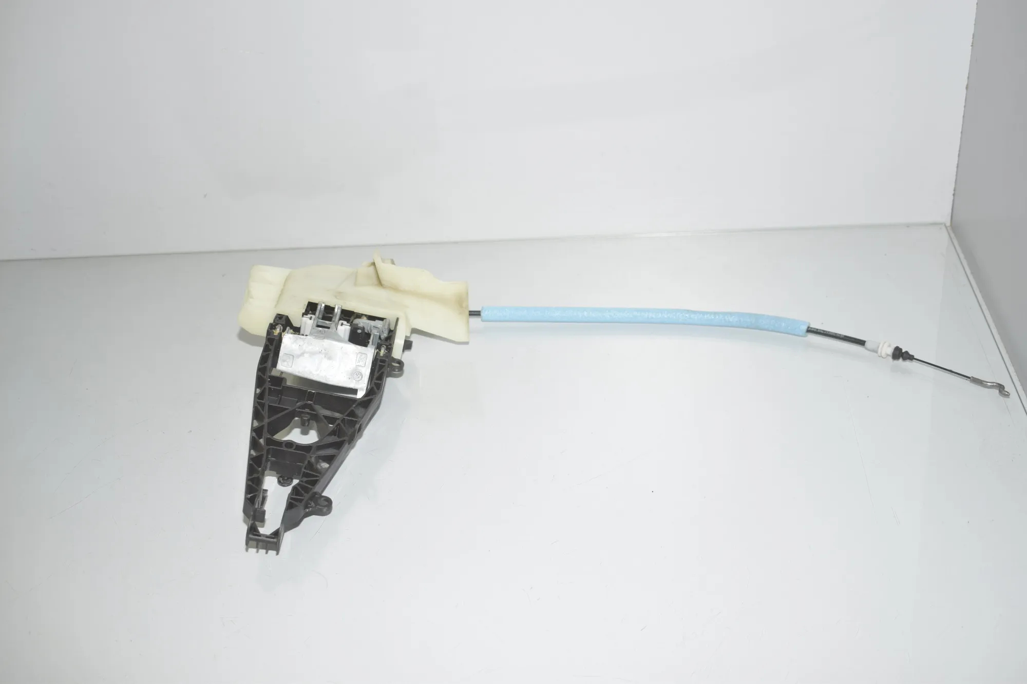 Front Right Door Interior Handle Frame – OEM 7401212 · BMW X6 (F16, F86) M 50 d 2016