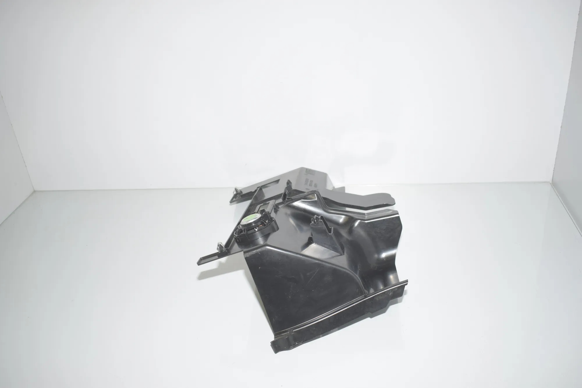 Dashboard Lower Trim – OEM 9283030 · BMW i3 (I01) Electric 2019 – 4