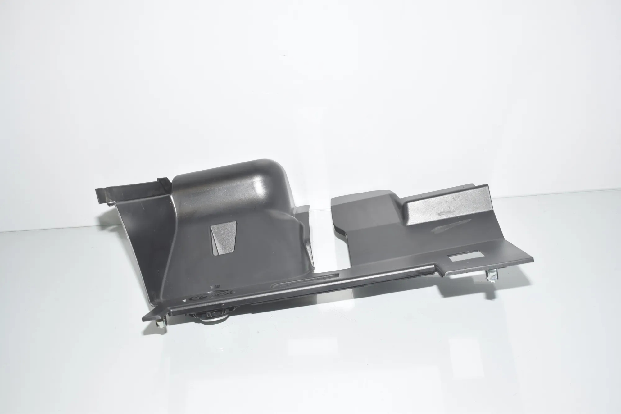 Dashboard Lower Trim – OEM 9283030 · BMW i3 (I01) Electric 2019 – 2