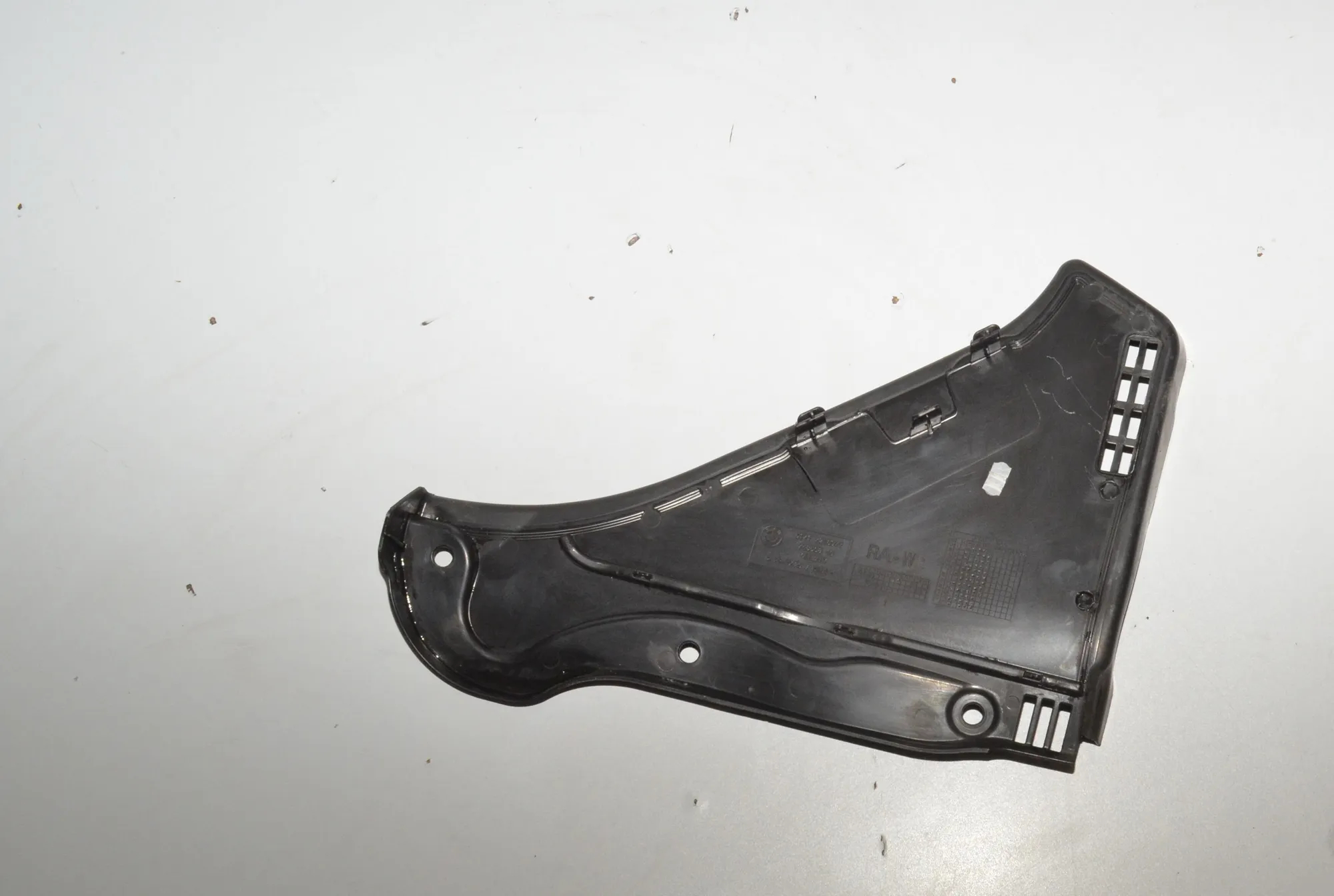 Front Wiper Cowl Trim – OEM 7216977 · BMW 5 (F10) 535 d xDrive 2014 – 3