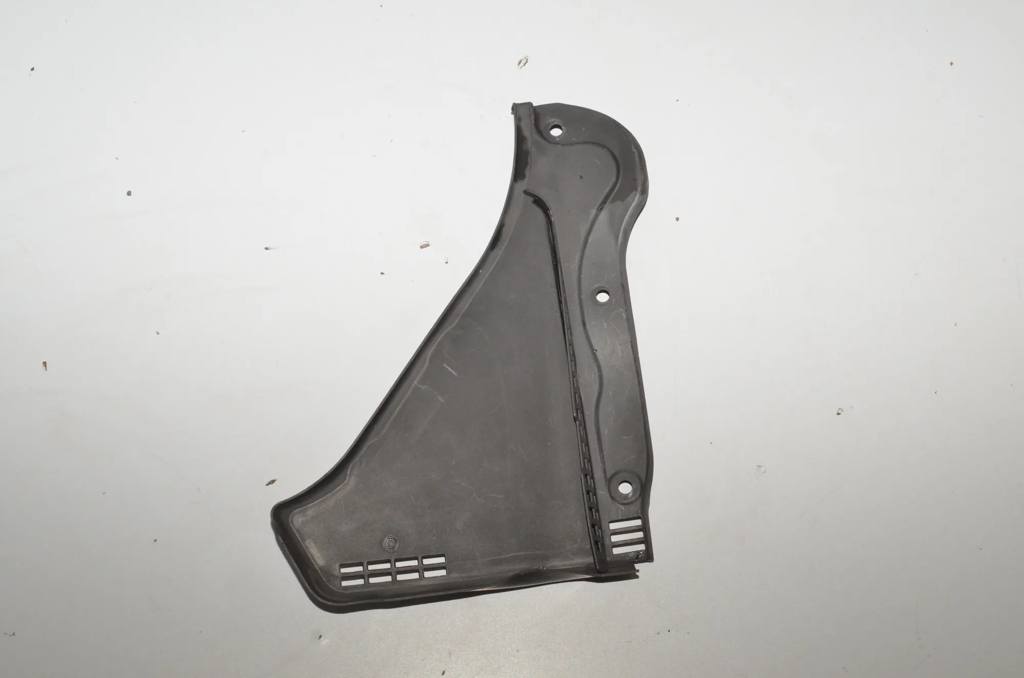 Front Wiper Cowl Trim – OEM 7216977 · BMW 5 (F10) 535 d xDrive 2014