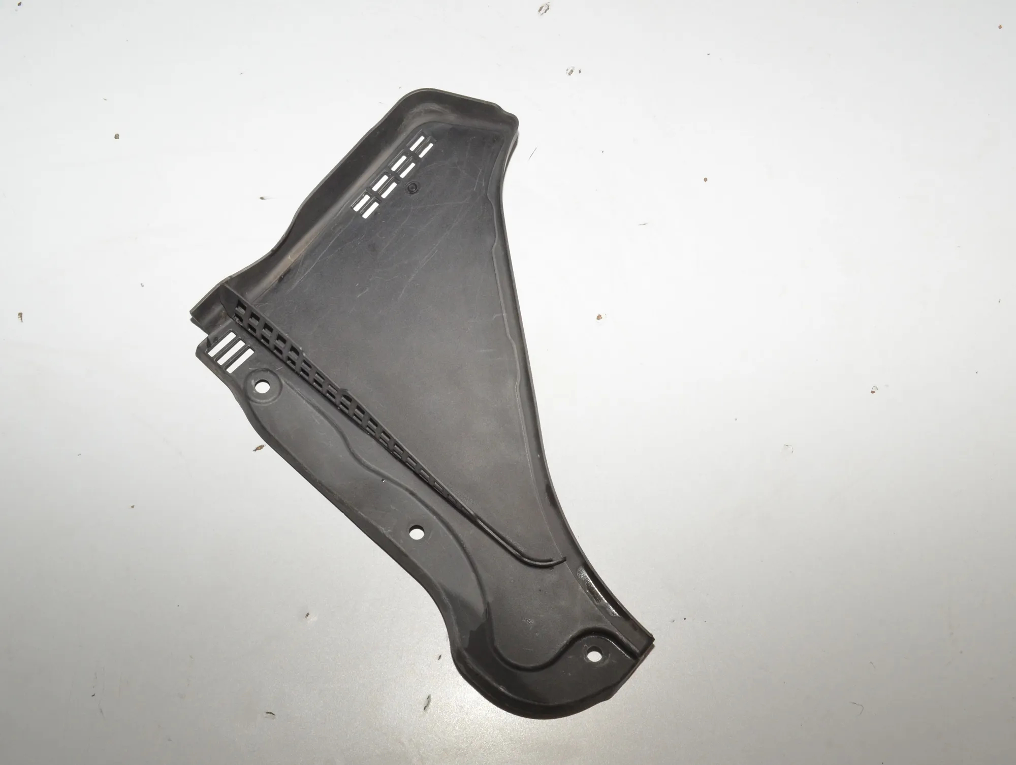 Front Wiper Cowl Trim – OEM 7216977 · BMW 5 (F10) 535 d xDrive 2014 – 2