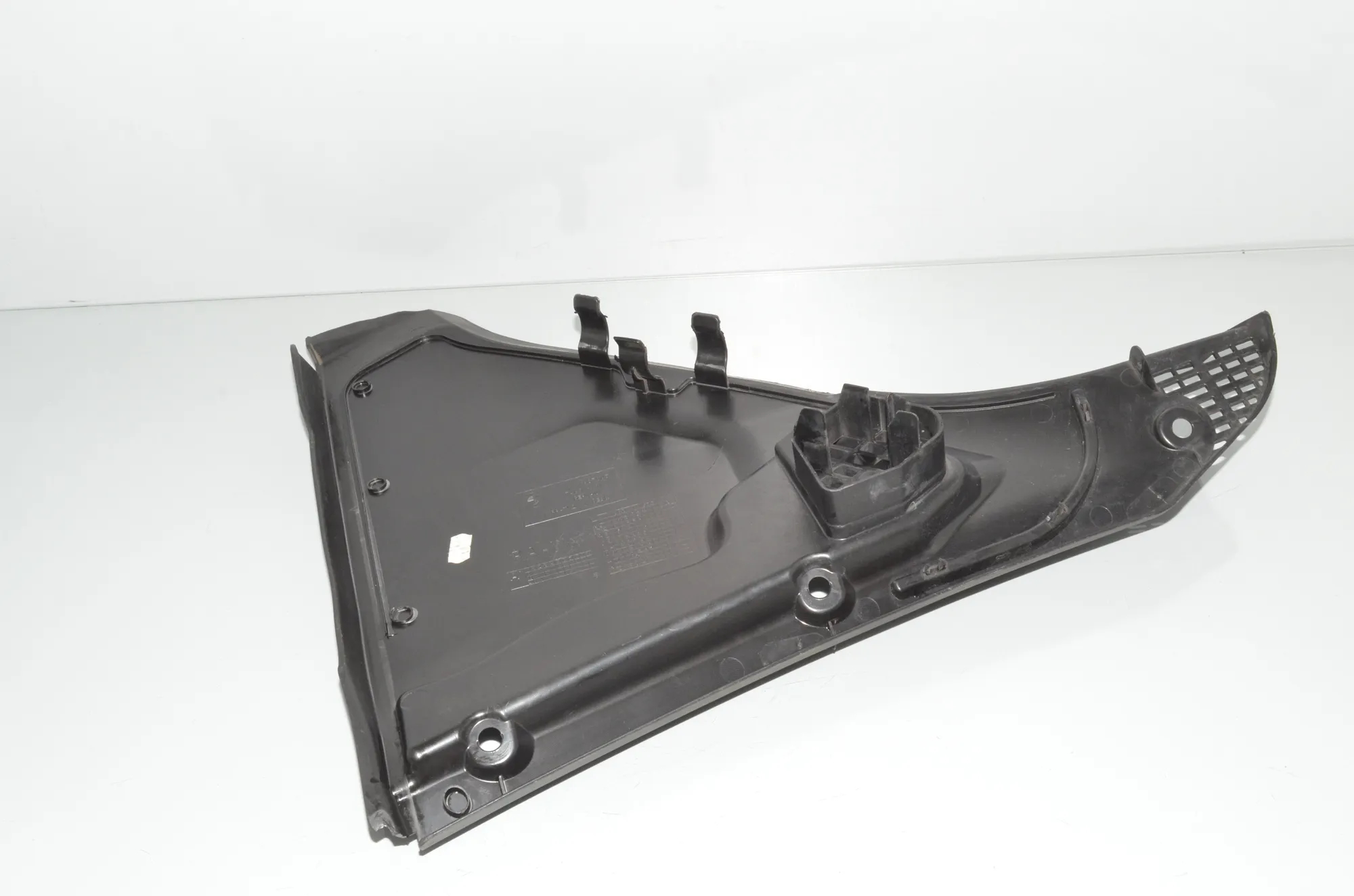 Front Wiper Cowl Trim – OEM 6987605 · BMW 5 (F10) 535 d xDrive 2014 – 4