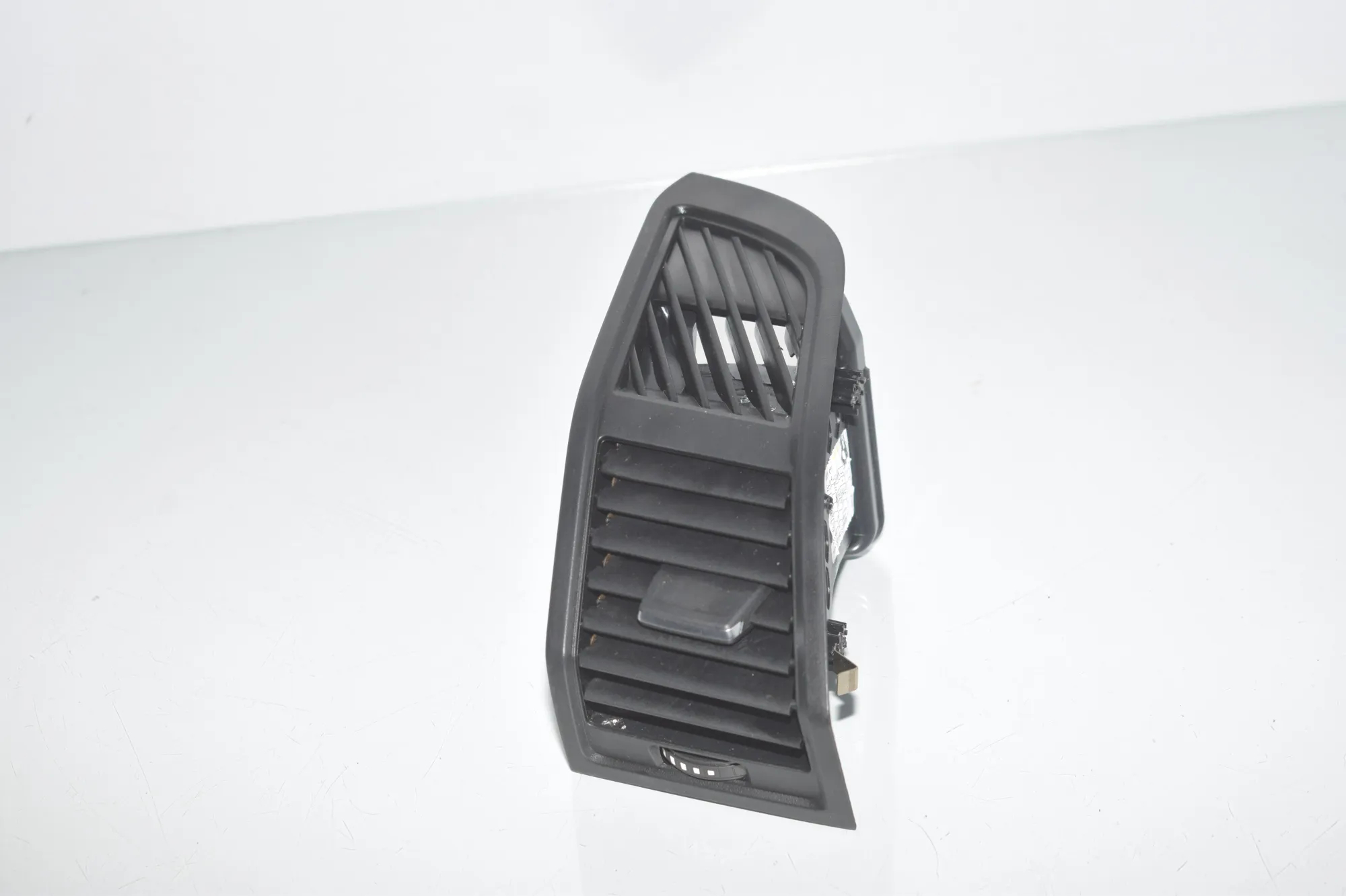 Dashboard Air Vents – OEM 9283003 · BMW i3 (I01) Electric 2019