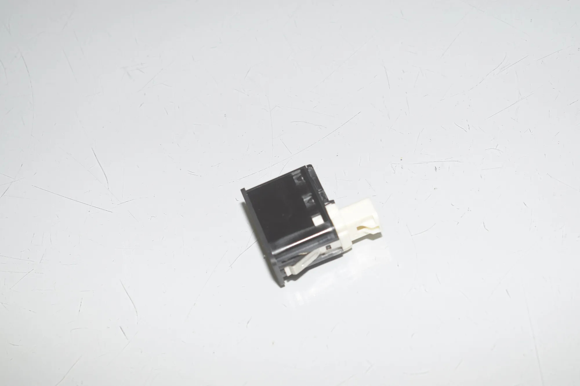 USB – OEM 6820397 · BMW i3 (I01) Electric 2019 – 3