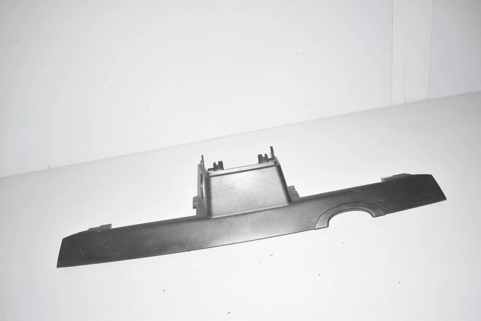 Dashboard Lower Trim – OEM 9303496 · BMW i3 (I01) Electric 2019 – 2