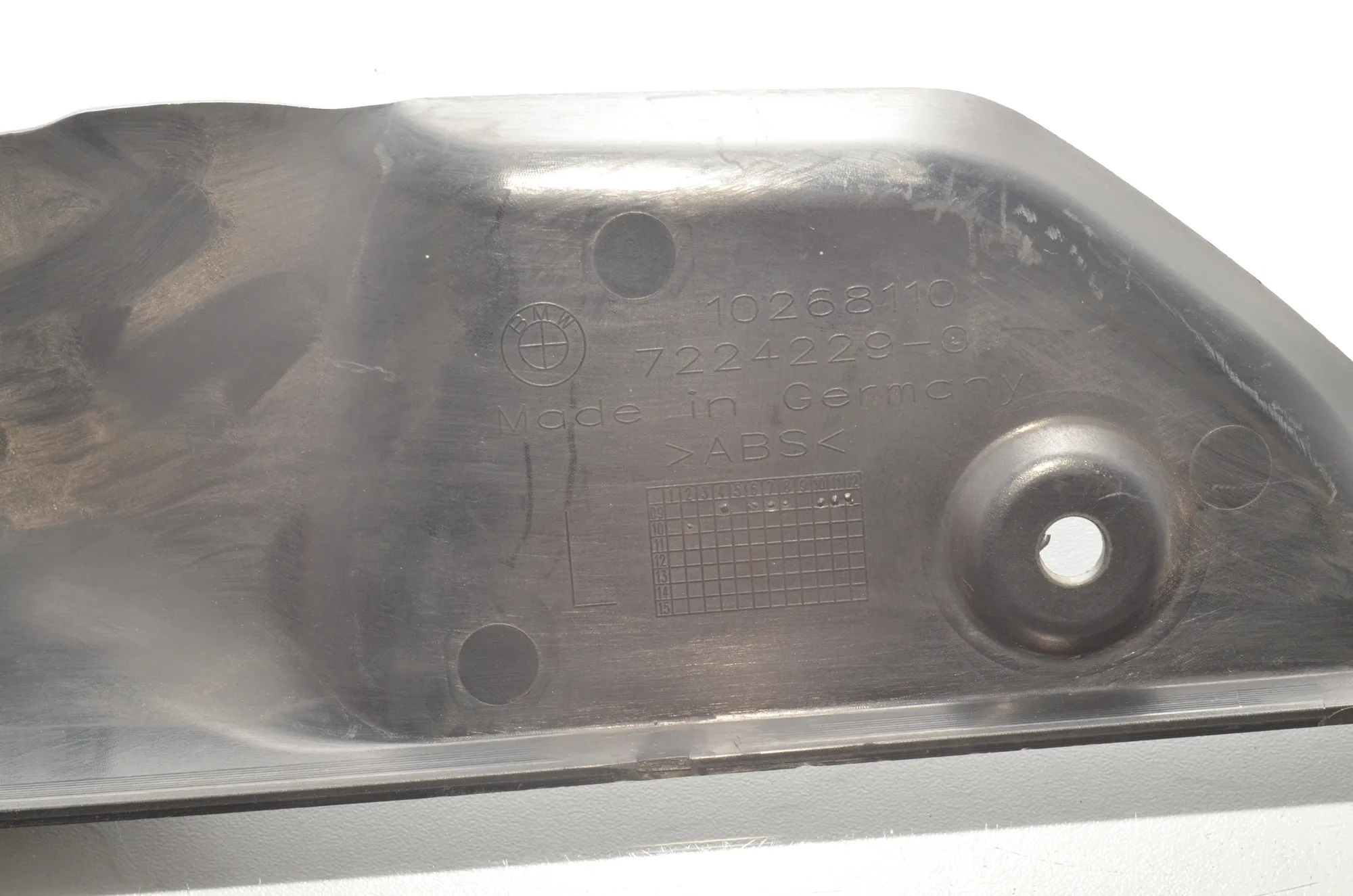 Rear Left Tail Light Trim – OEM 7224229 · BMW 5 Gran Turismo (F07) 530 d 2010 – 4
